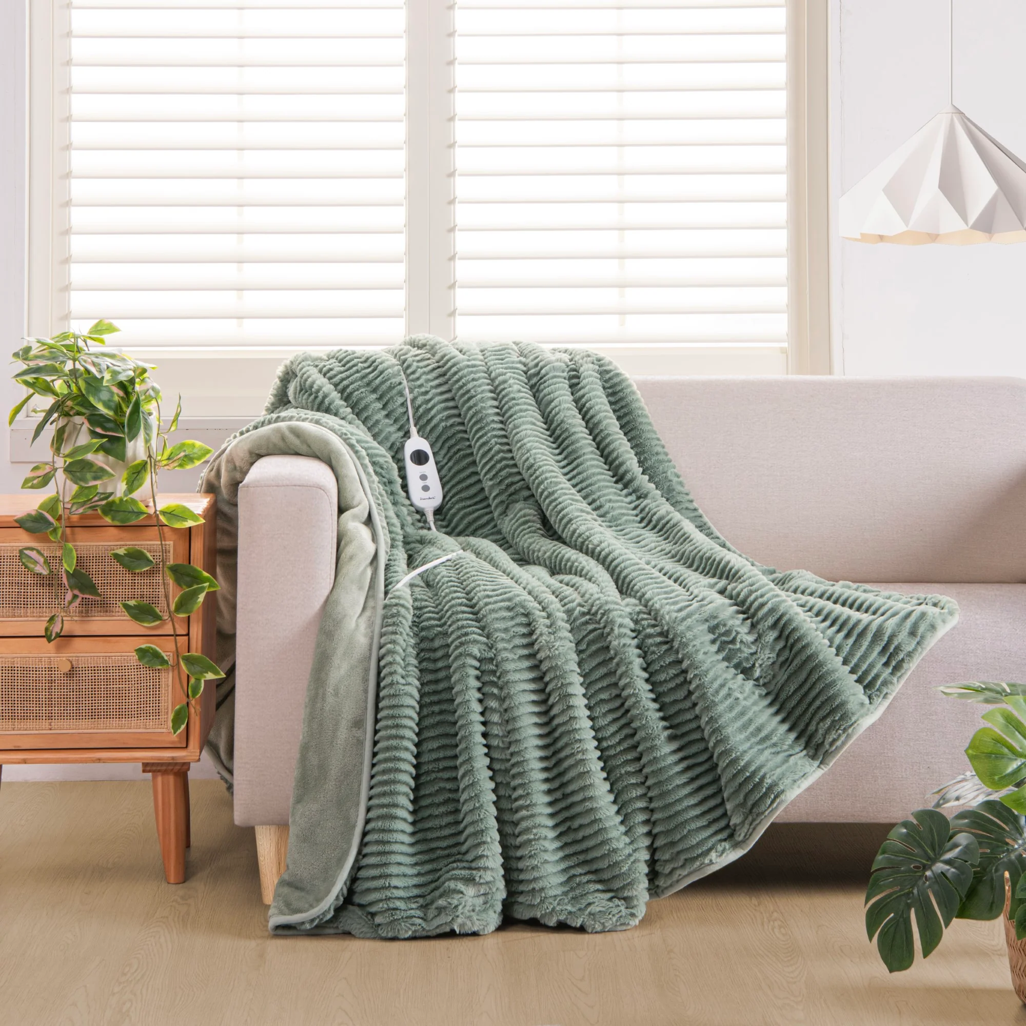 Dreamaker Eyelash Fleece Reversible Electric Heated Throw Blanket [180x200cm] (Faded Green/Sage) - Image 2