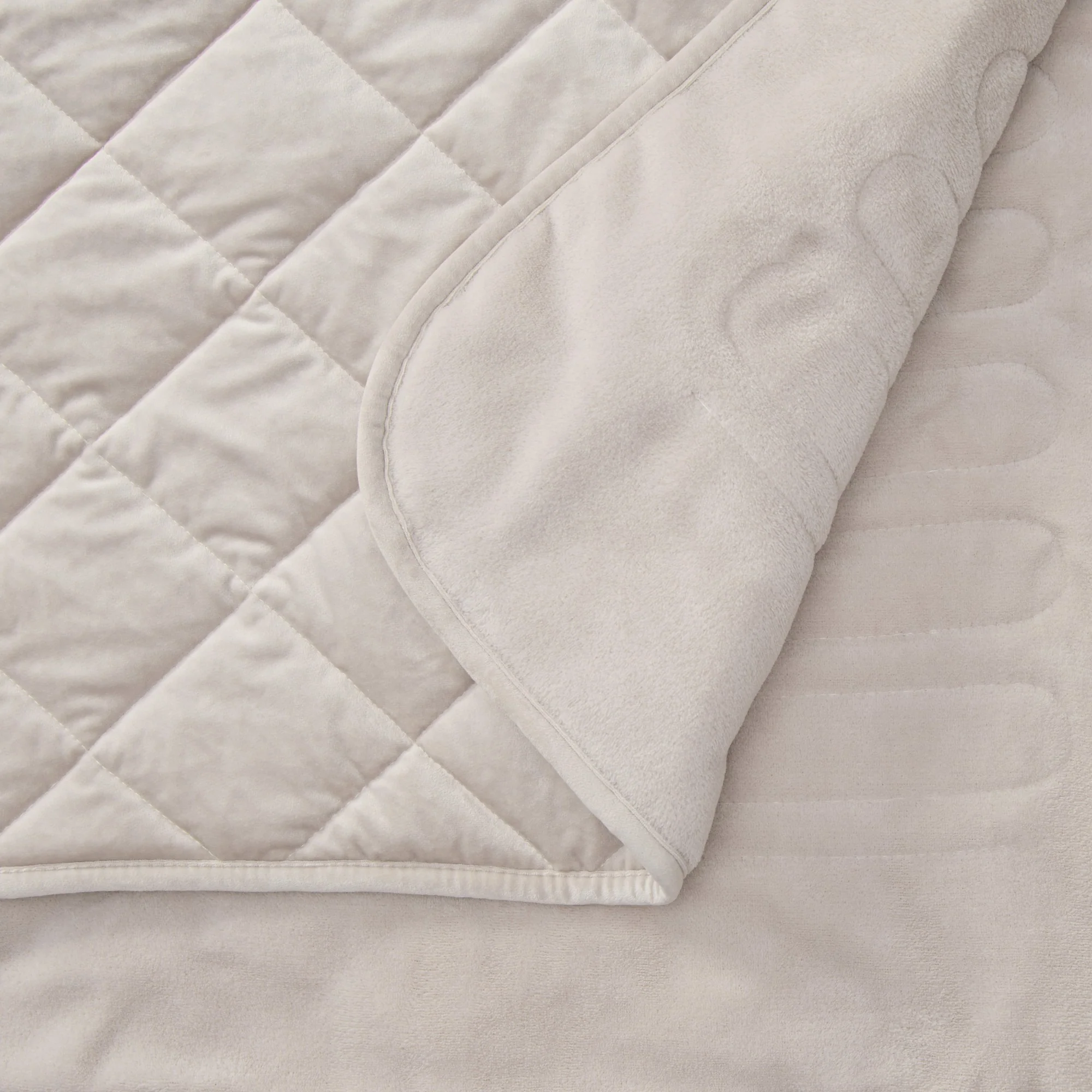 Dreamaker Haven Velvet Heated Throw [180x200cm] (Stone) - Image 3