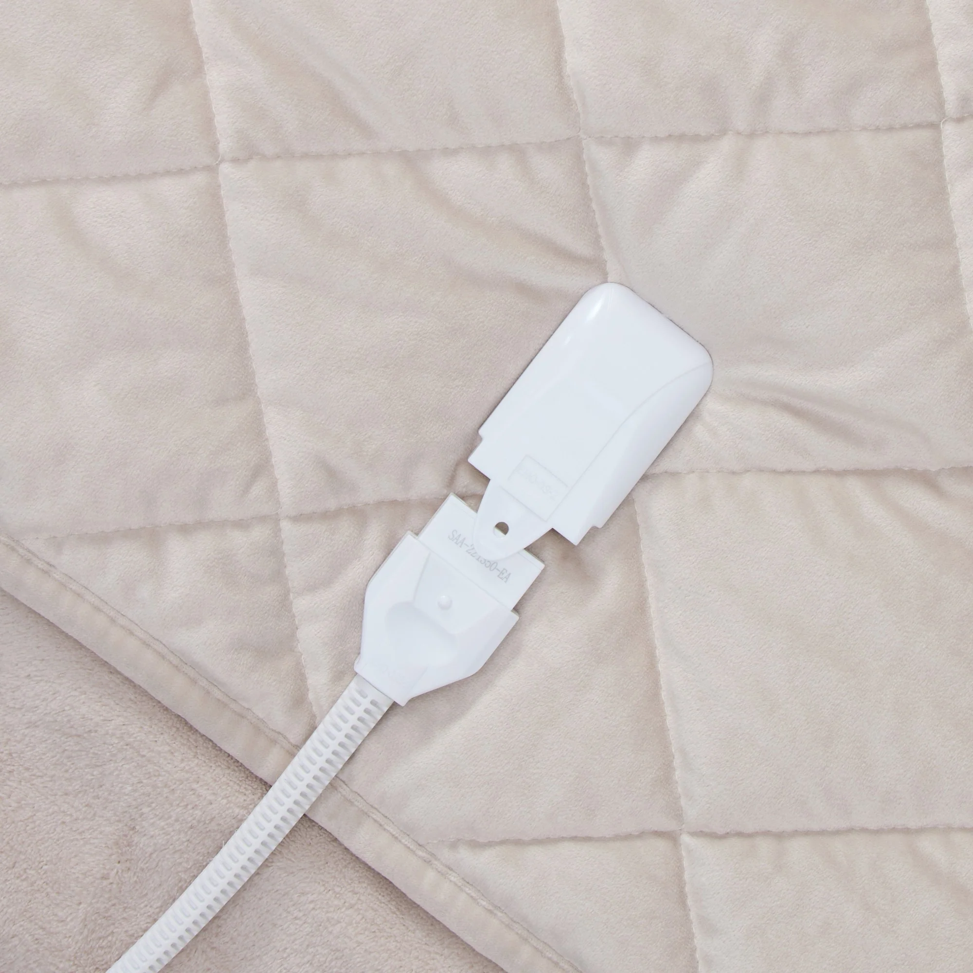 Dreamaker Haven Velvet Heated Throw [180x200cm] (Stone) - Image 6