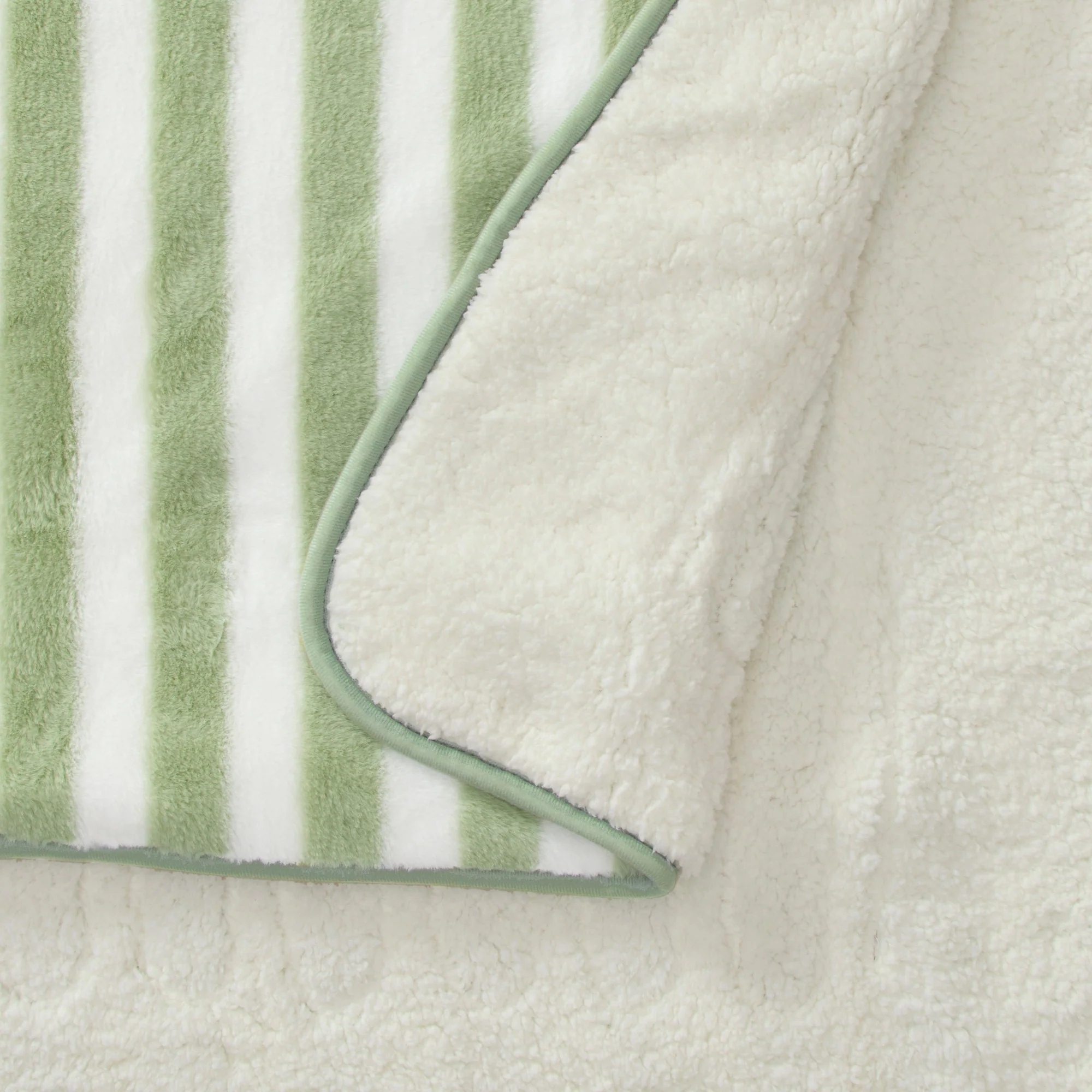 Dreamaker Linea Faux Fur Heated Throw [130x160cm] (Olive) - Image 3