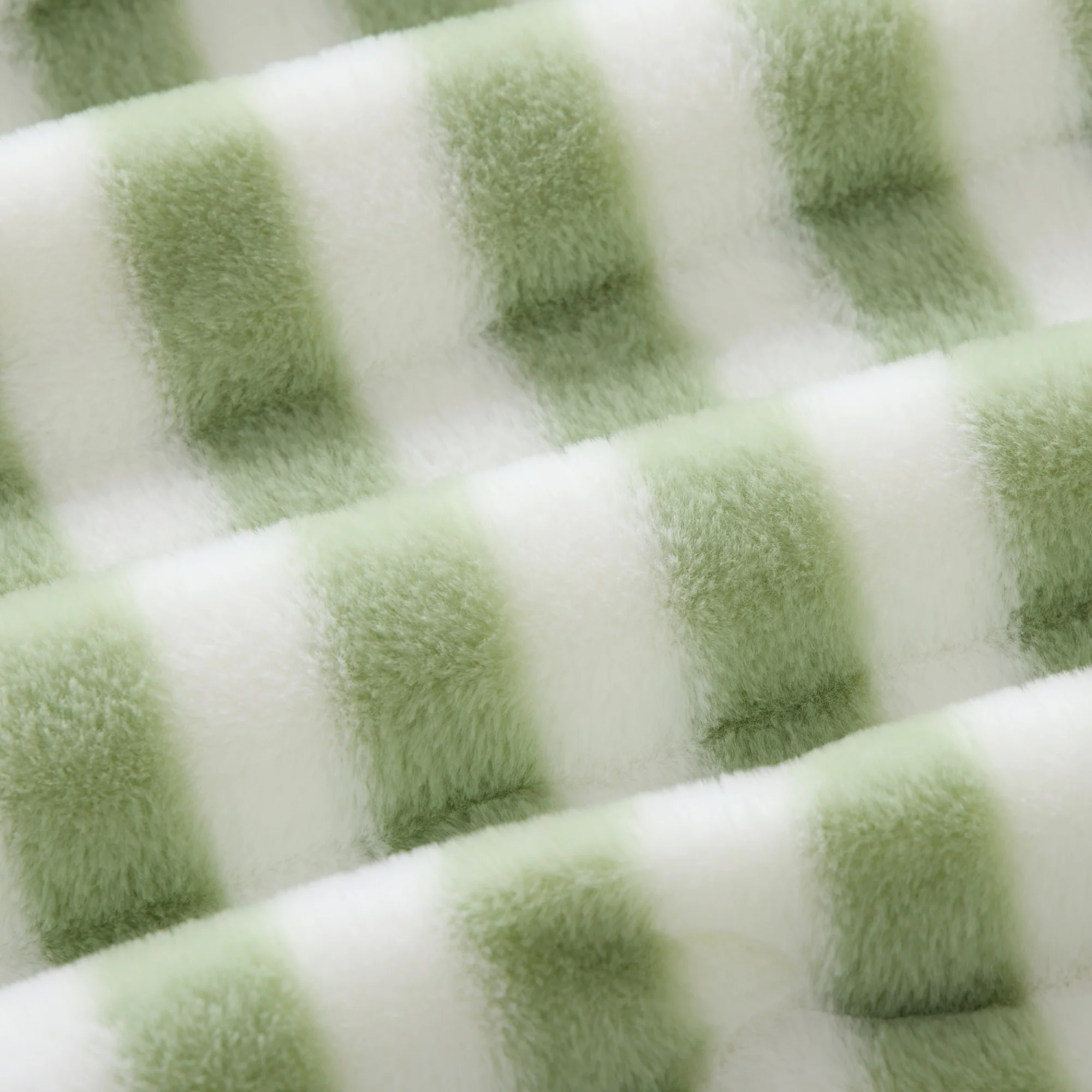 Dreamaker Linea Faux Fur Heated Throw [180x200cm] (Olive) - Image 4