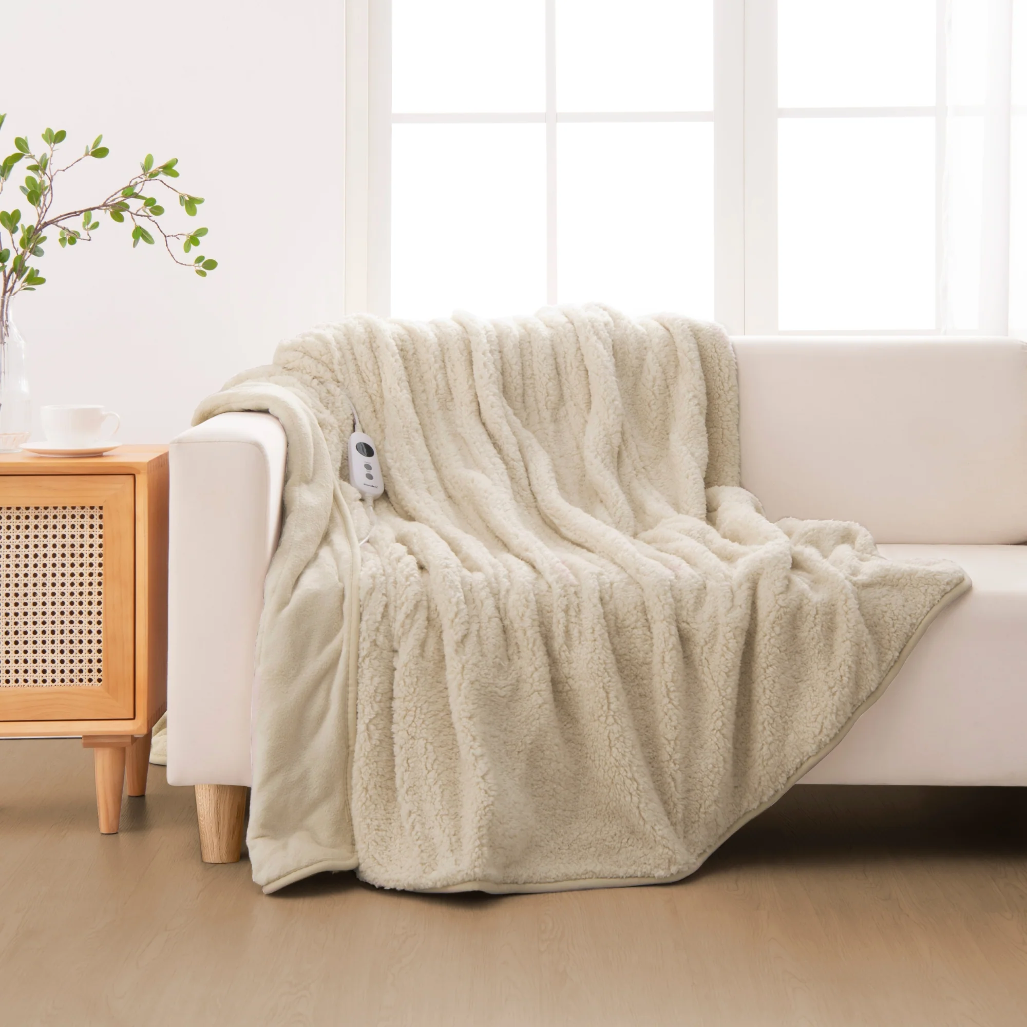 Dreamaker Reversible Sherpa & Coral Fleece Electric Heated Throw Blanket [180x200cm] (Cream) - Image 2