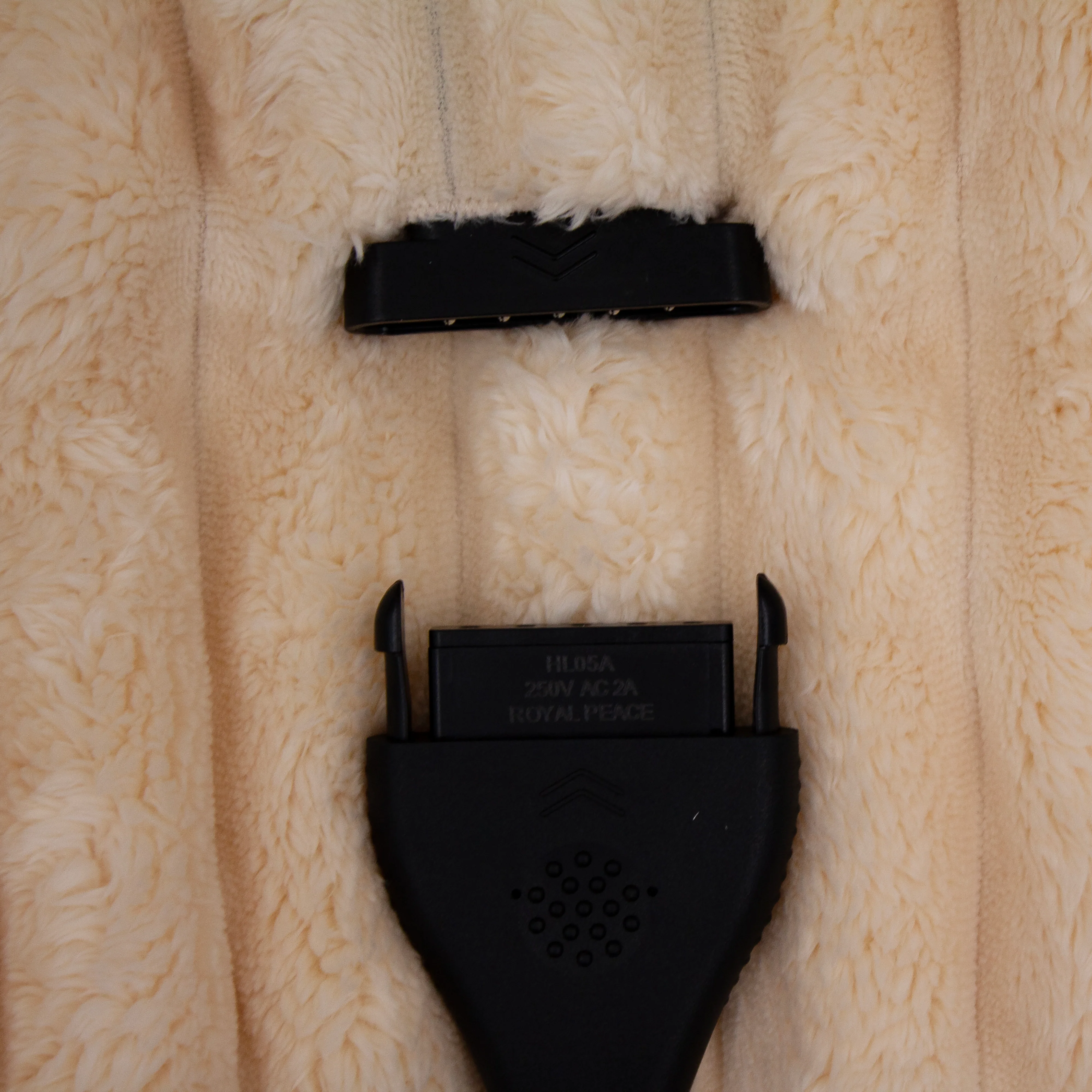 ELLE Heated Throw Blanket (Vanilla Cream) - Image 7