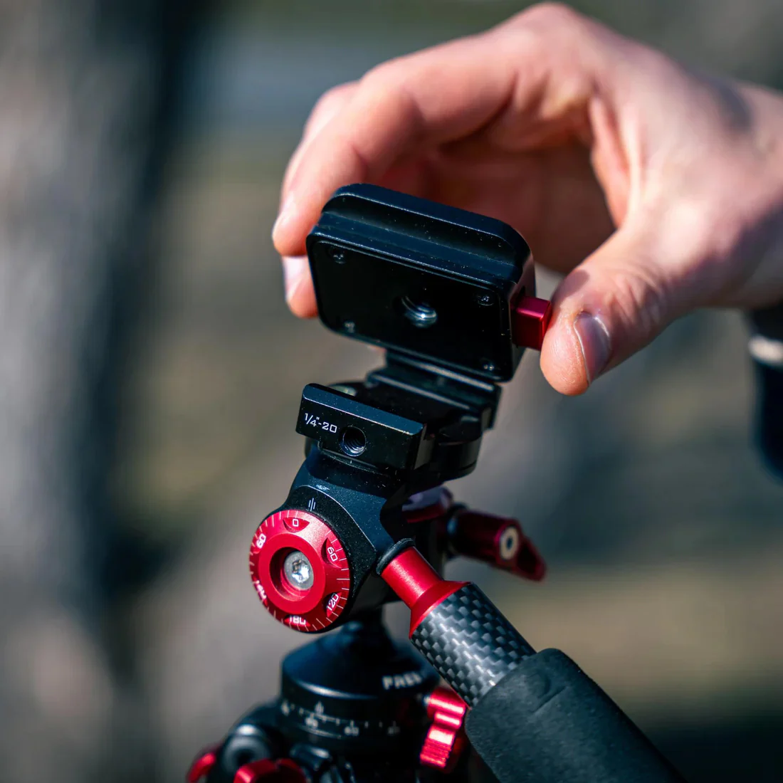 Freewell Quick-Release Camera Clamp for Tripod - Image 2