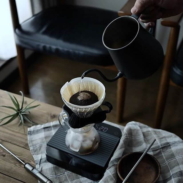 Hario Glass V60 Dripper - 2 Cup / Black - Image 3