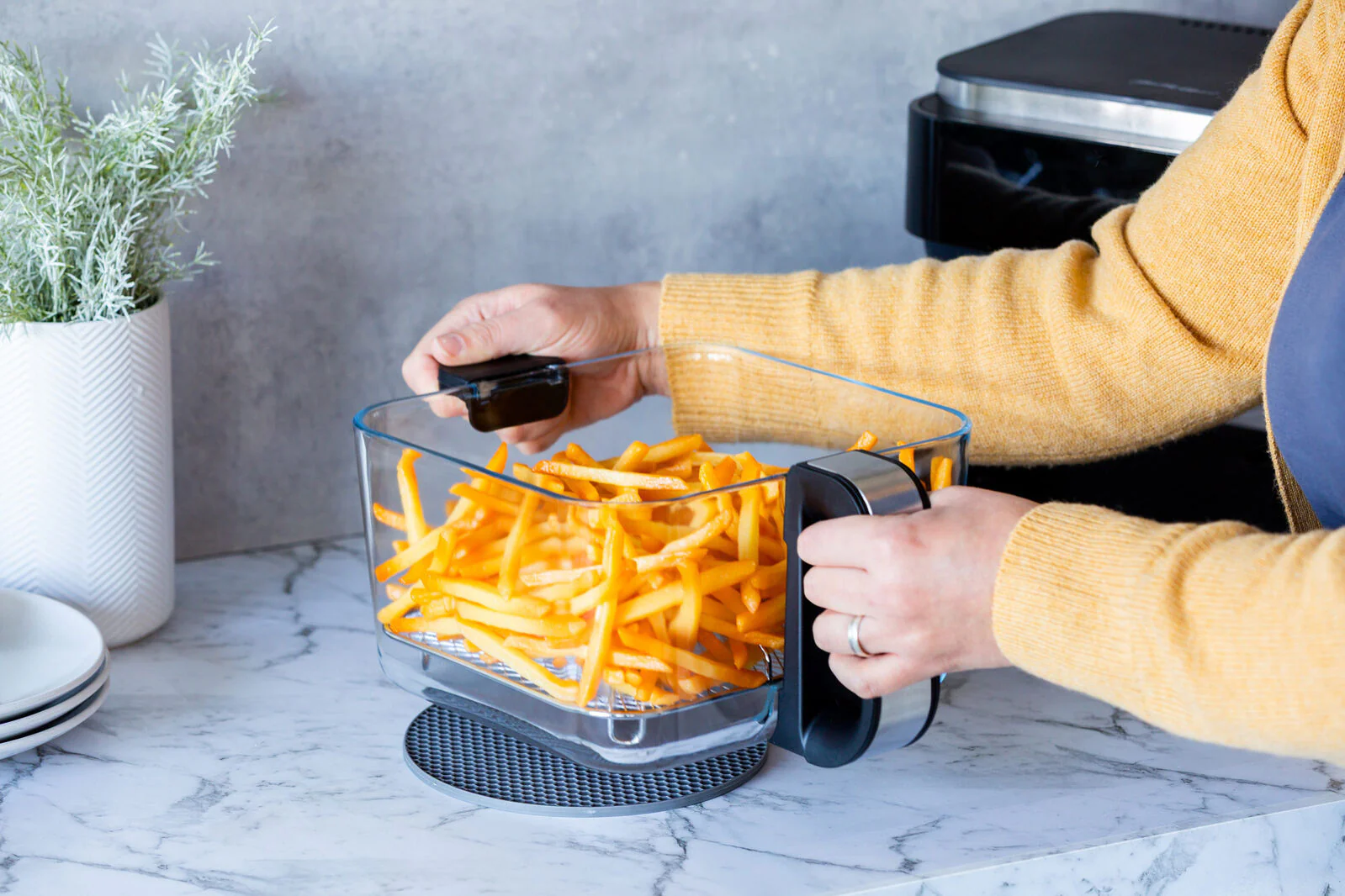 Healthy Choice PFAS-Free 1200–1400W Touch-Controlled Digital Air Fryer with Glass Basket 6.5L - Image 3