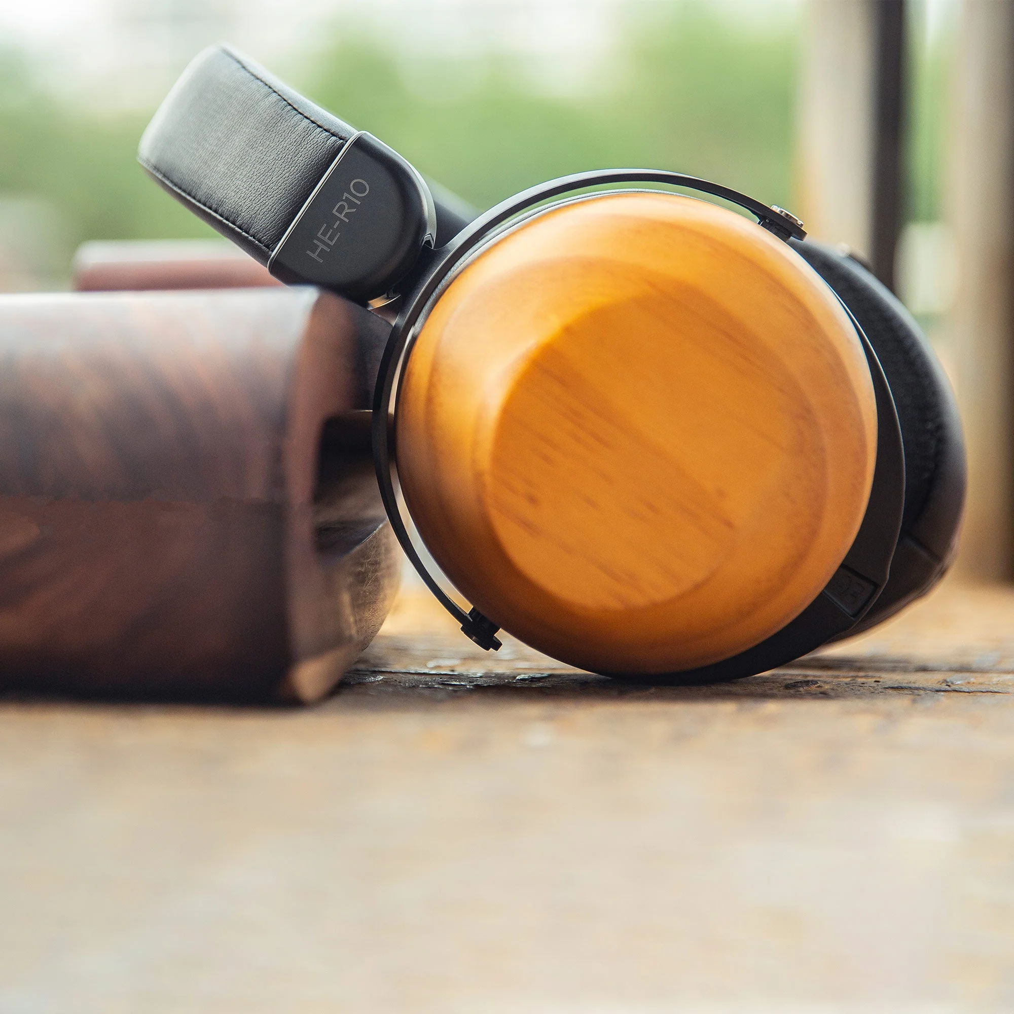 HiFiMAN HE-R10D Dynamic Headphones - Image 2