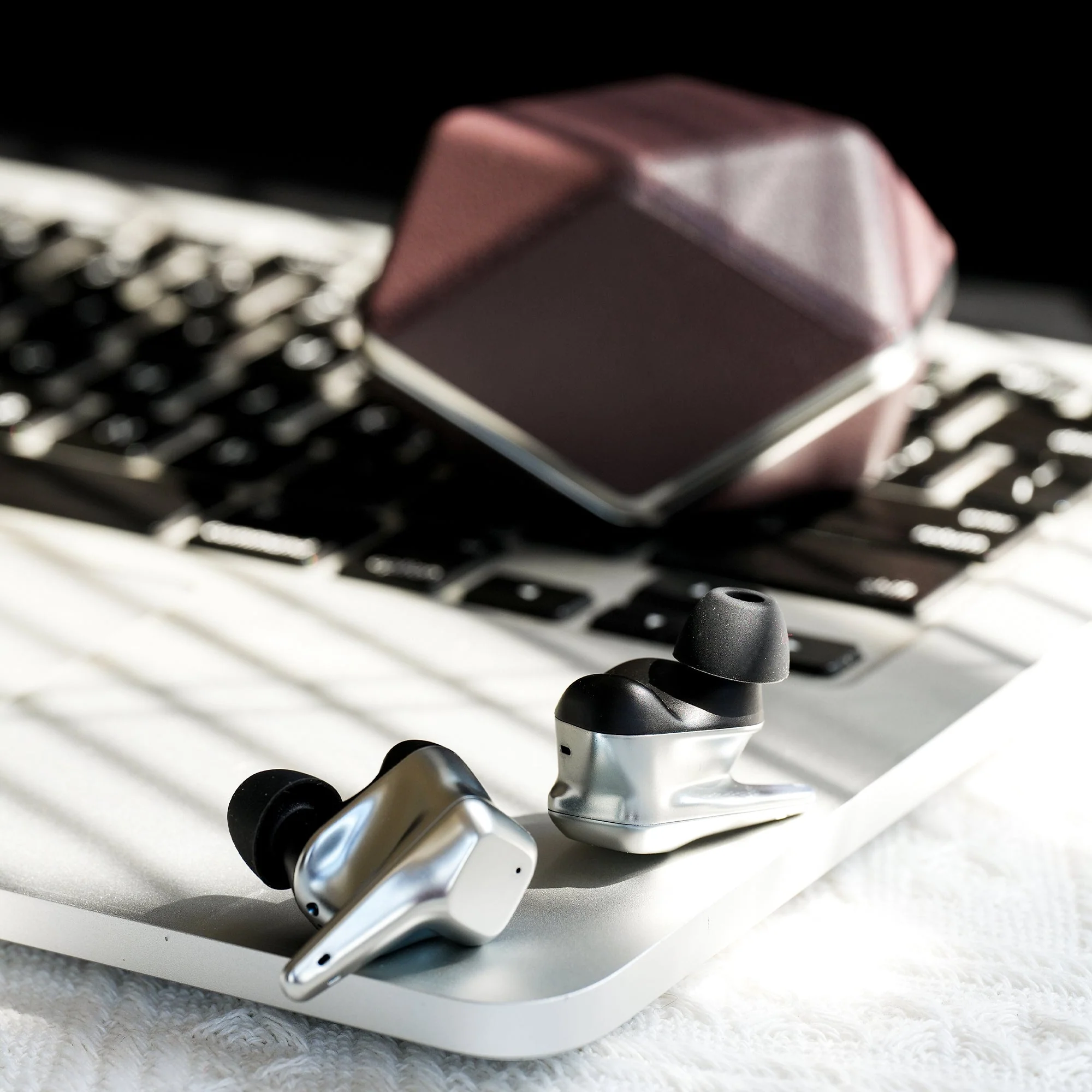 HiFiMAN Svanar Wireless LE In Ear Monitors - Image 2