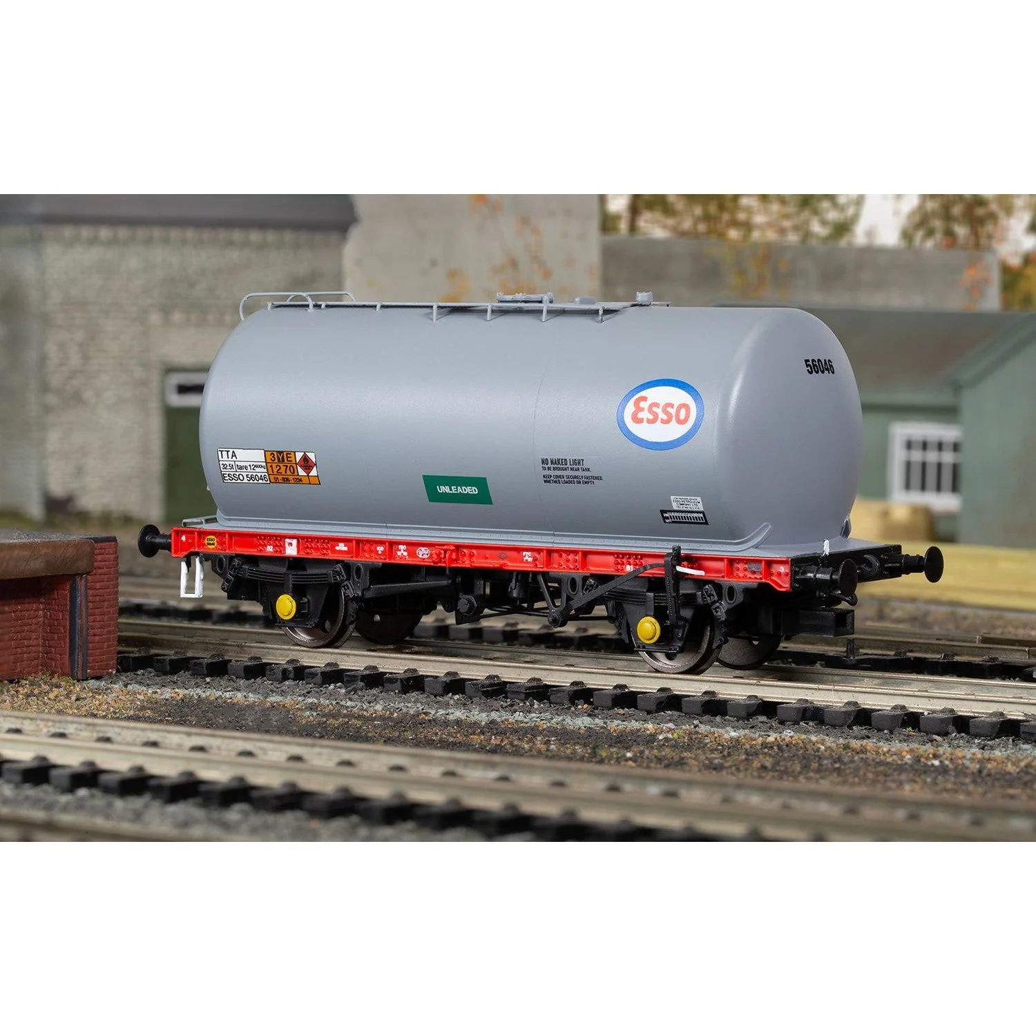 Hornby BR TTA Tanker Wagon Esso 56046 - Image 4