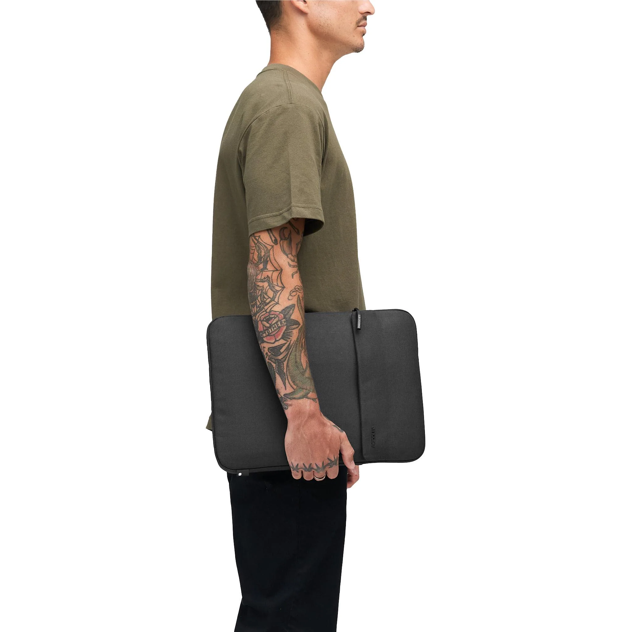 Incase Crosstown 16" Laptop Sleeve (Black) - Image 4