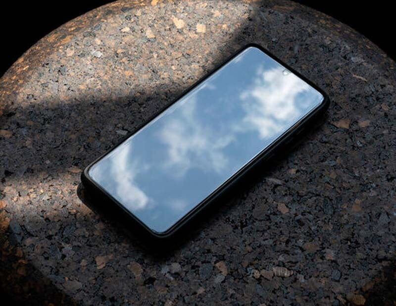 iShield Shatterproof Hybrid Glass Screen Protector iPhone X / Xs / 11 Pro [Privacy] - Image 3