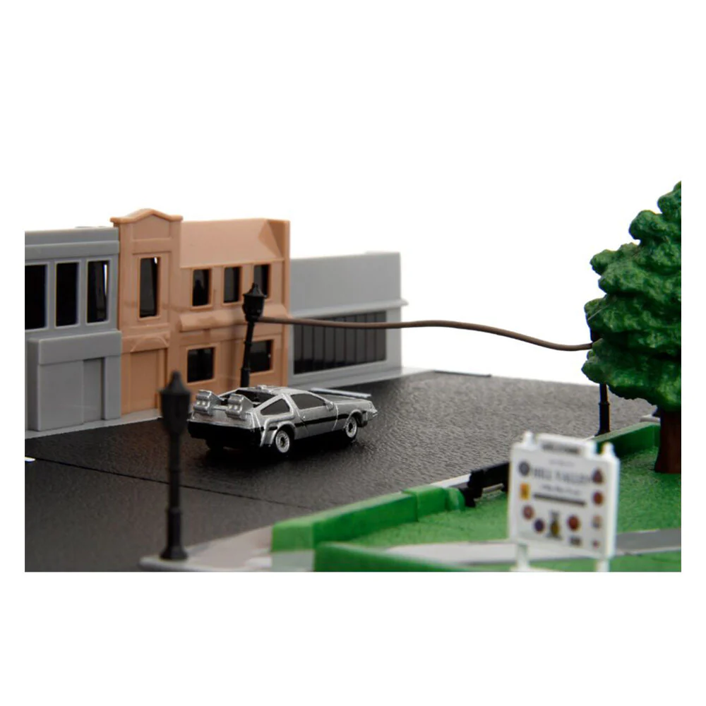 Jada Back To The Future 1.65" Nano Scene Hill Valley Courthouse With 2 Vehicles - Image 6
