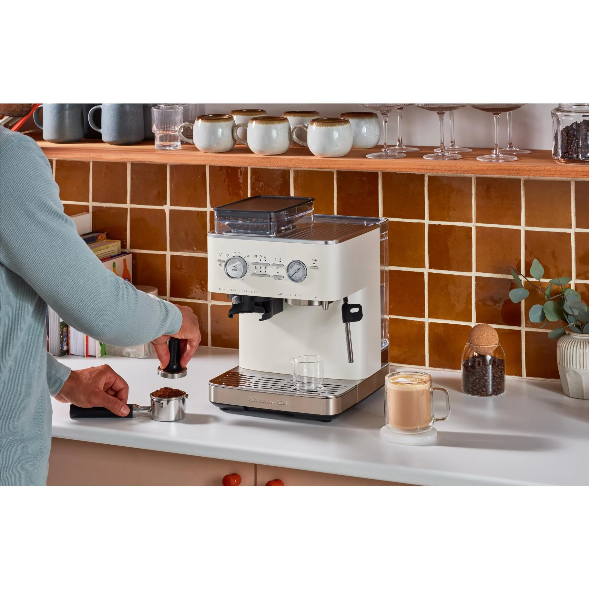 KitchenAid KES6551 Semi Automatic Espresso Machine with Burr Grinder (Porcelain) - Image 10