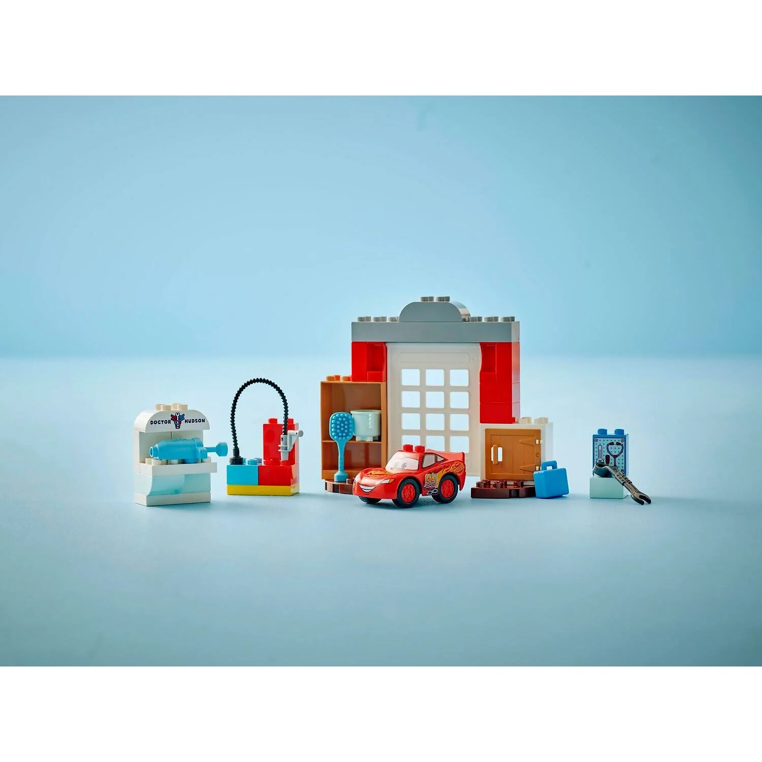 LEGO 10456 McQueens Visit to Docs Garage - Duplo - Image 6