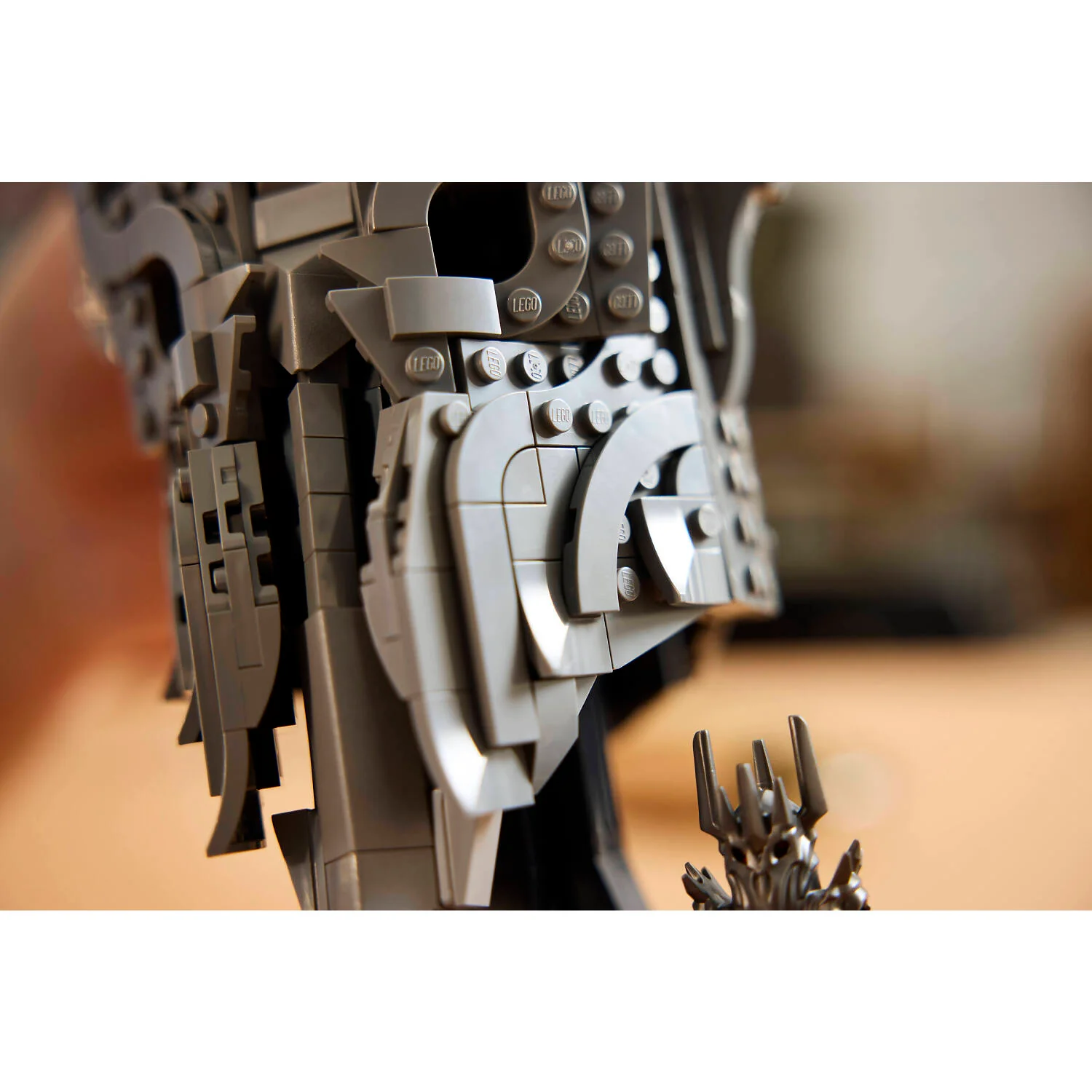 LEGO 11373 The Lord of the Rings: Sauron's Helmet - Icons - Image 8