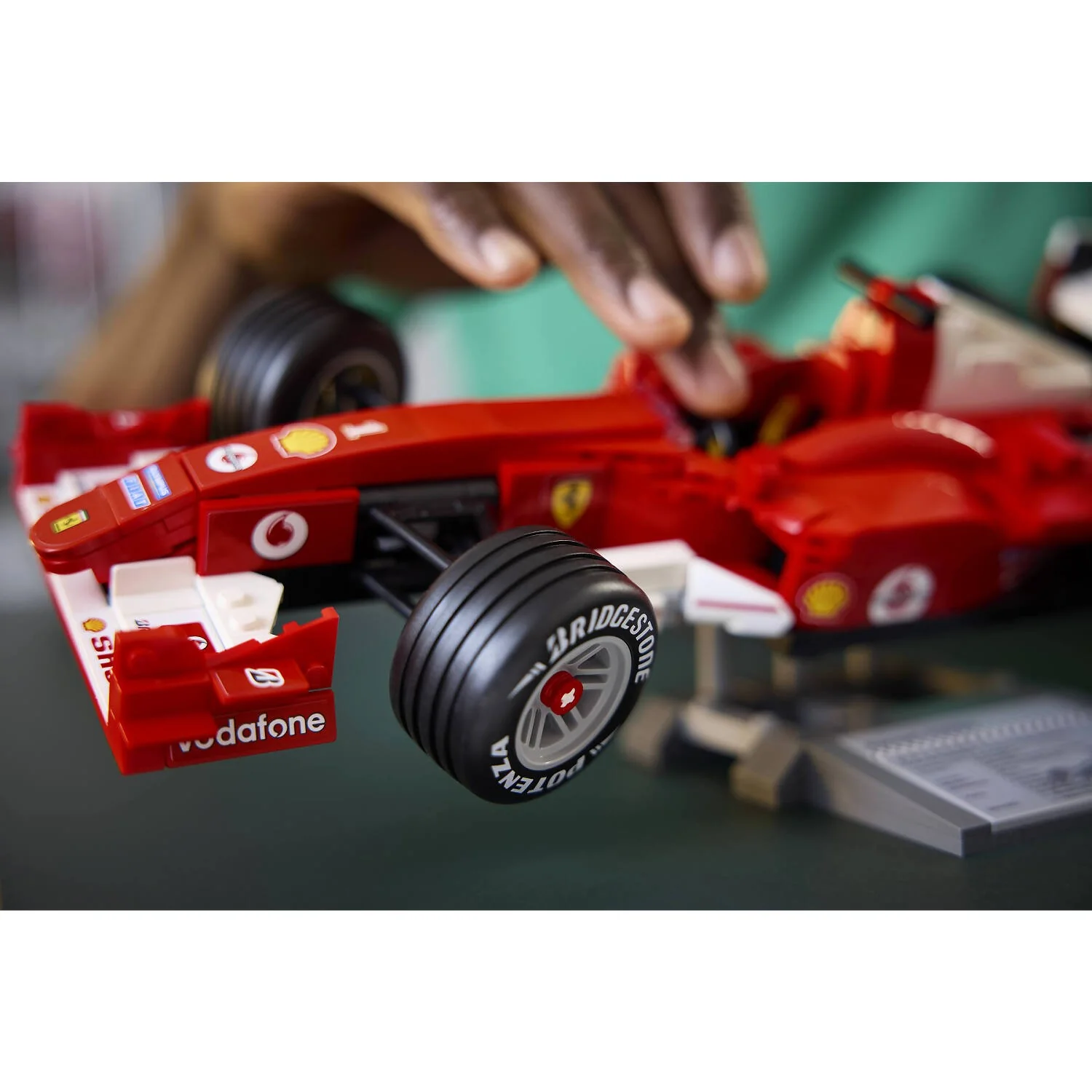 LEGO 11375 Ferrari F2004 and Michael Schumacher - ICONS - Image 4