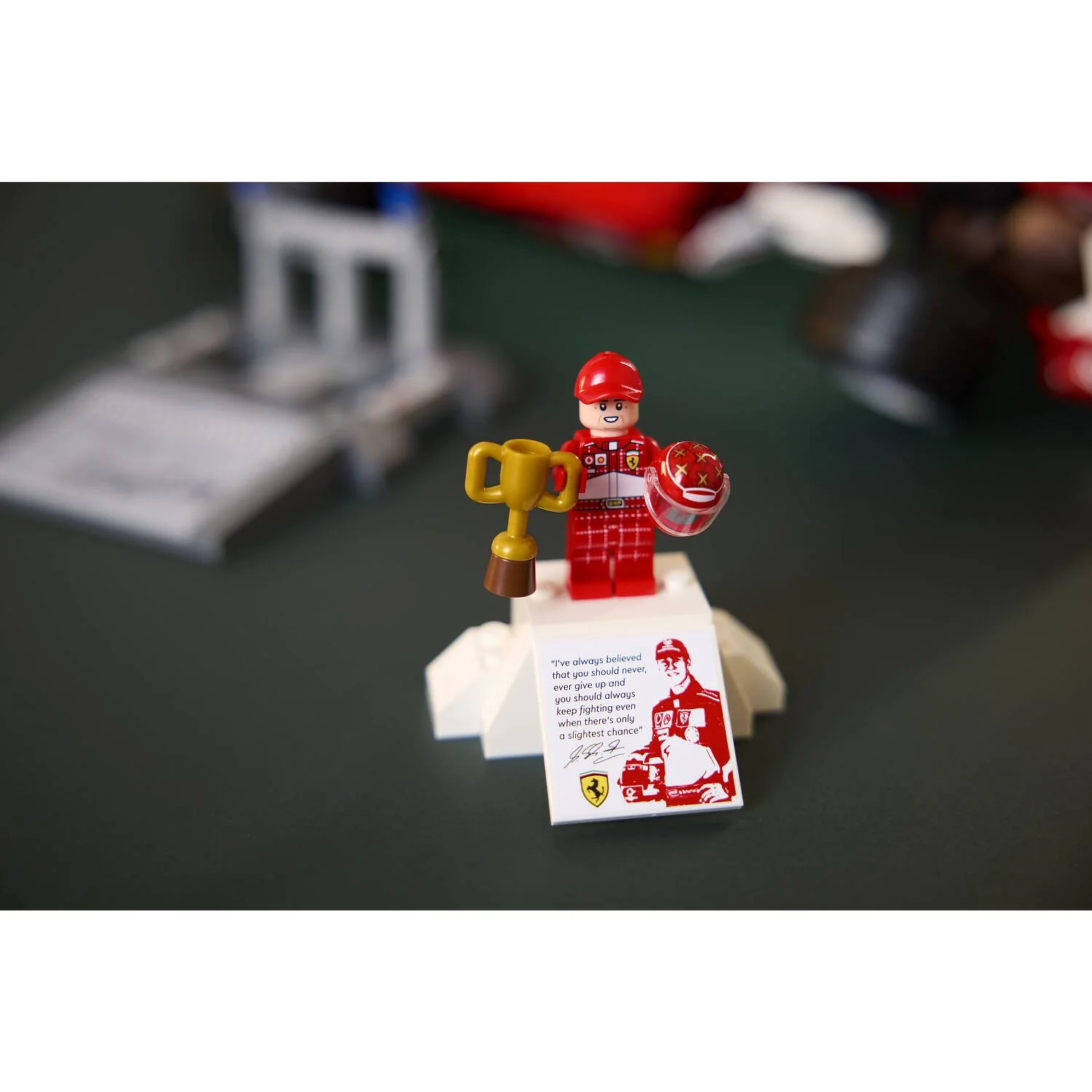 LEGO 11375 Ferrari F2004 and Michael Schumacher - ICONS - Image 7