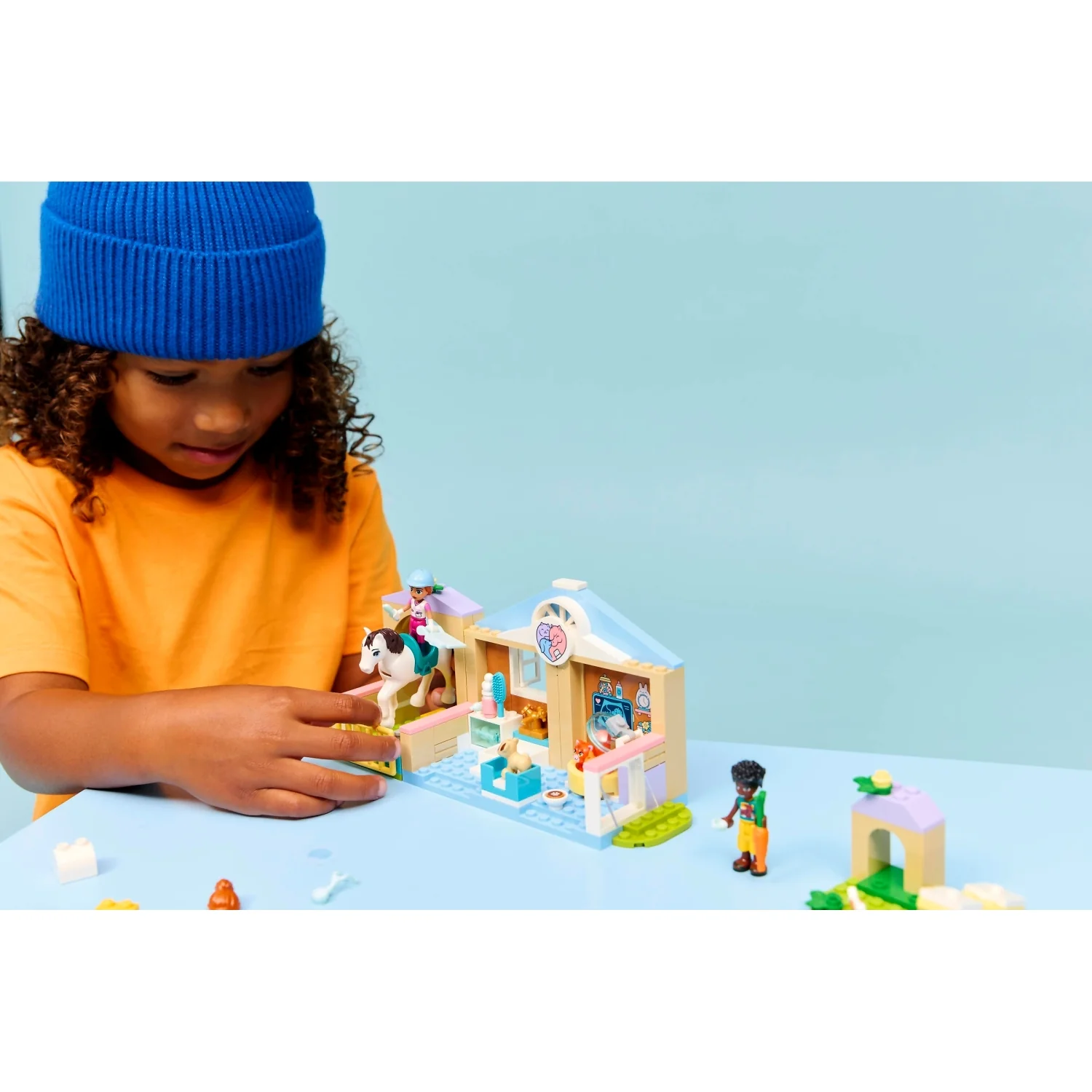 LEGO 42696 Animal Vet Clinic - Friends - Image 7