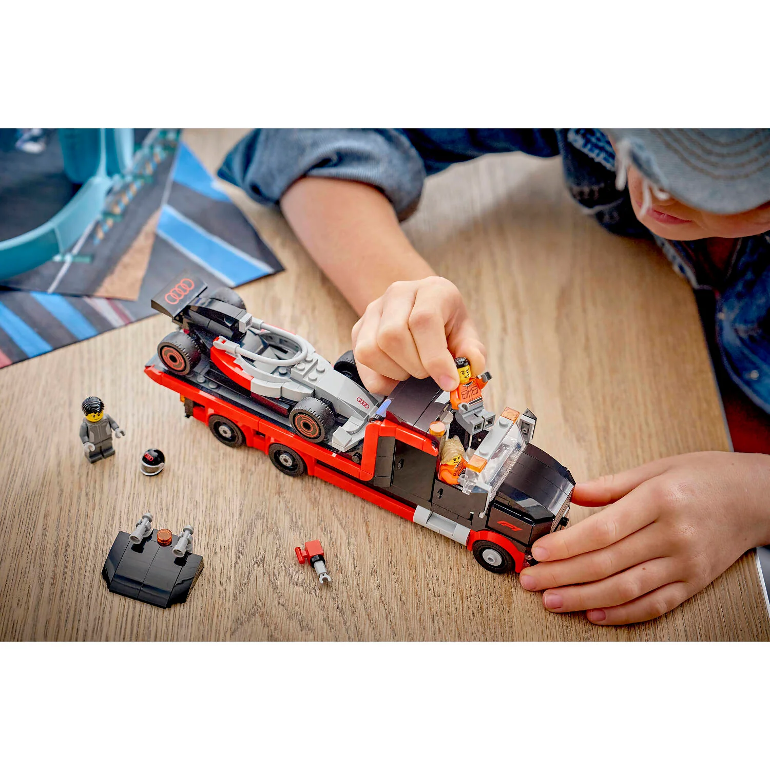 LEGO 60493 F1 Display Truck with Audi F1 Race Car - City - Image 8