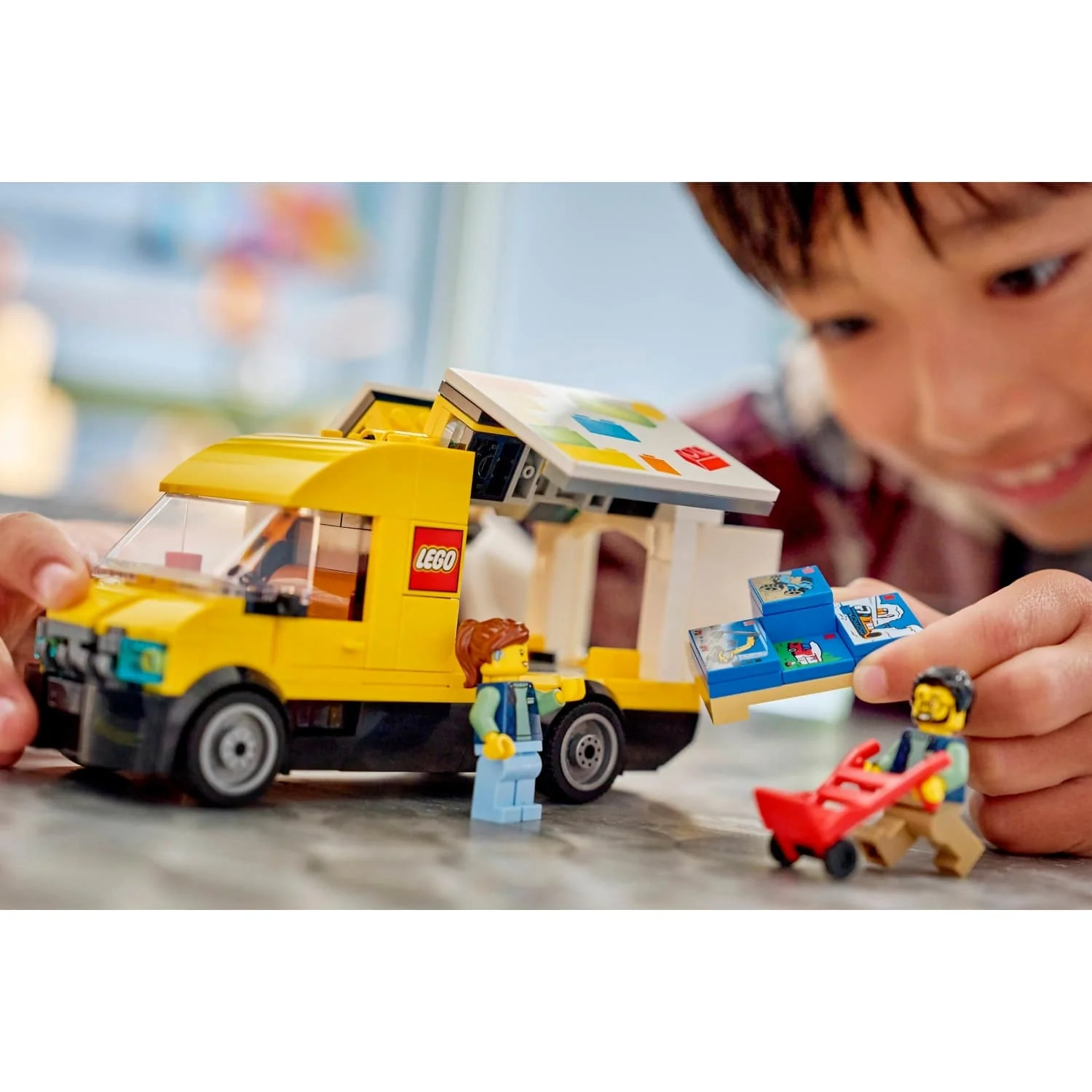 LEGO 60500 The LEGO Van - City - Image 7