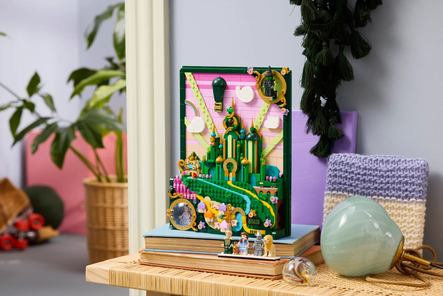 LEGO 75685 Emerald City Wall Art - Wicked - Image 6