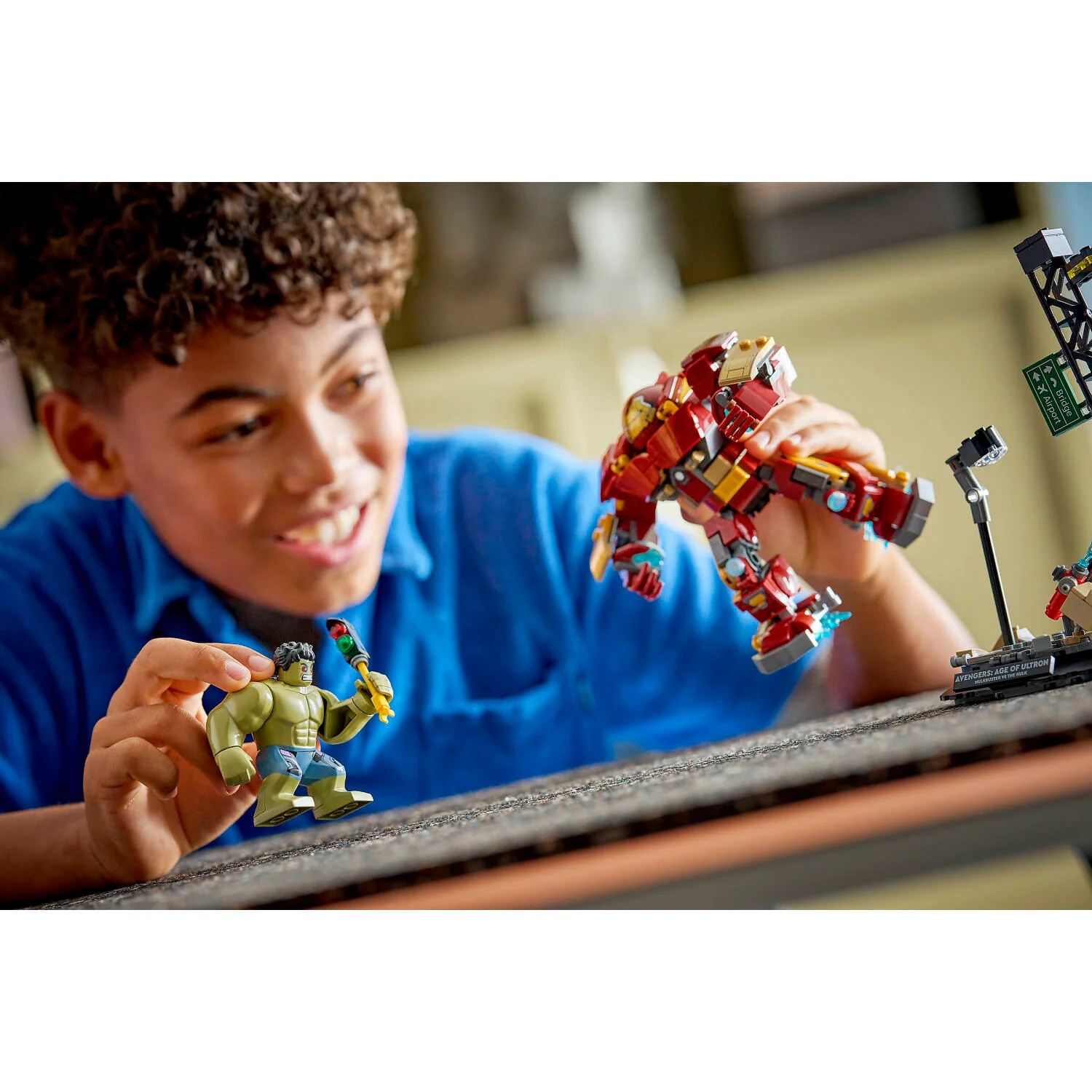 LEGO 76343 Epic Battle: Hulkbuster vs. The Hulk - Marvel Super Heroes - Image 6