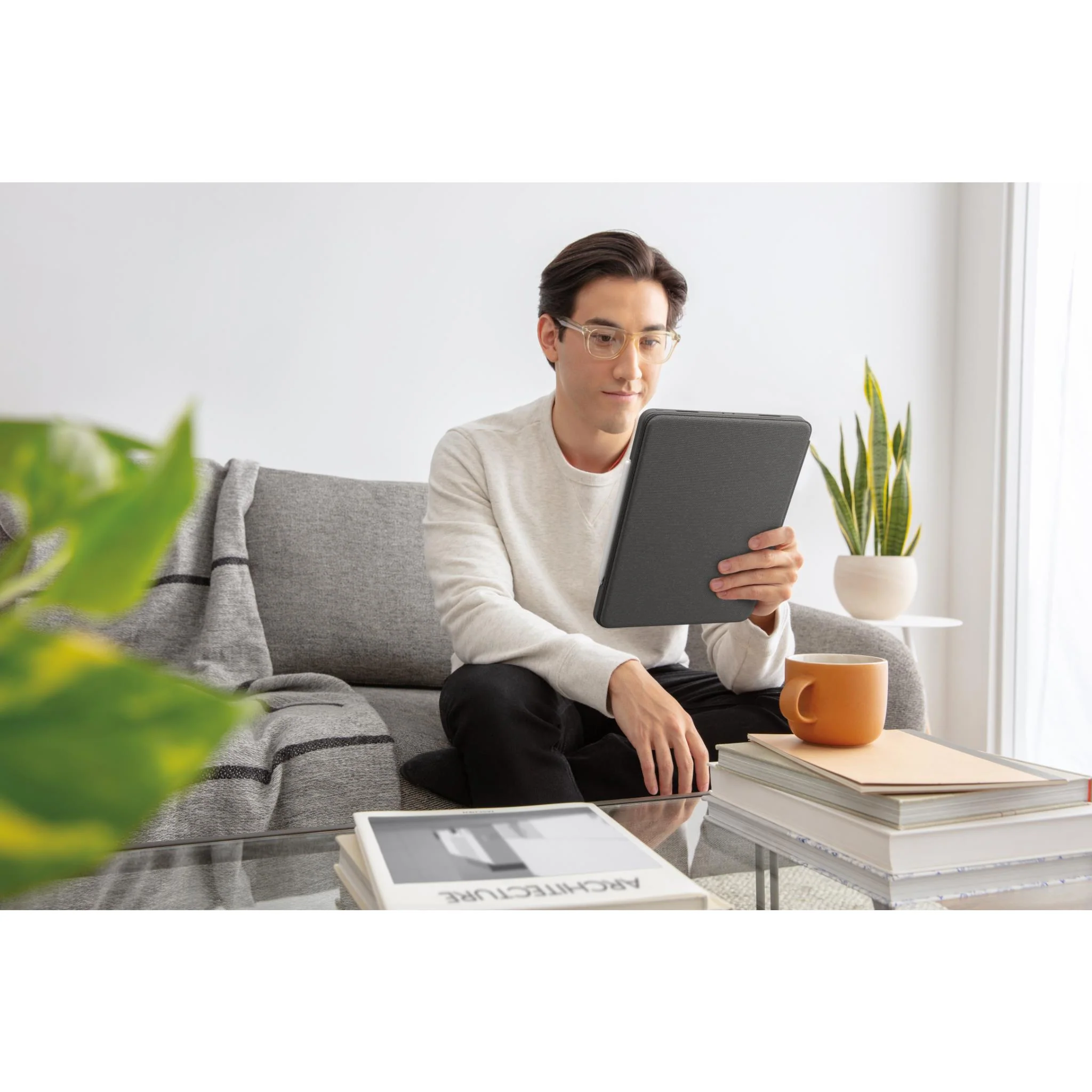 Logitech Combo Touch Case for iPad Pro 12.9" 5th/6th Gen (Oxford Grey) - Image 9