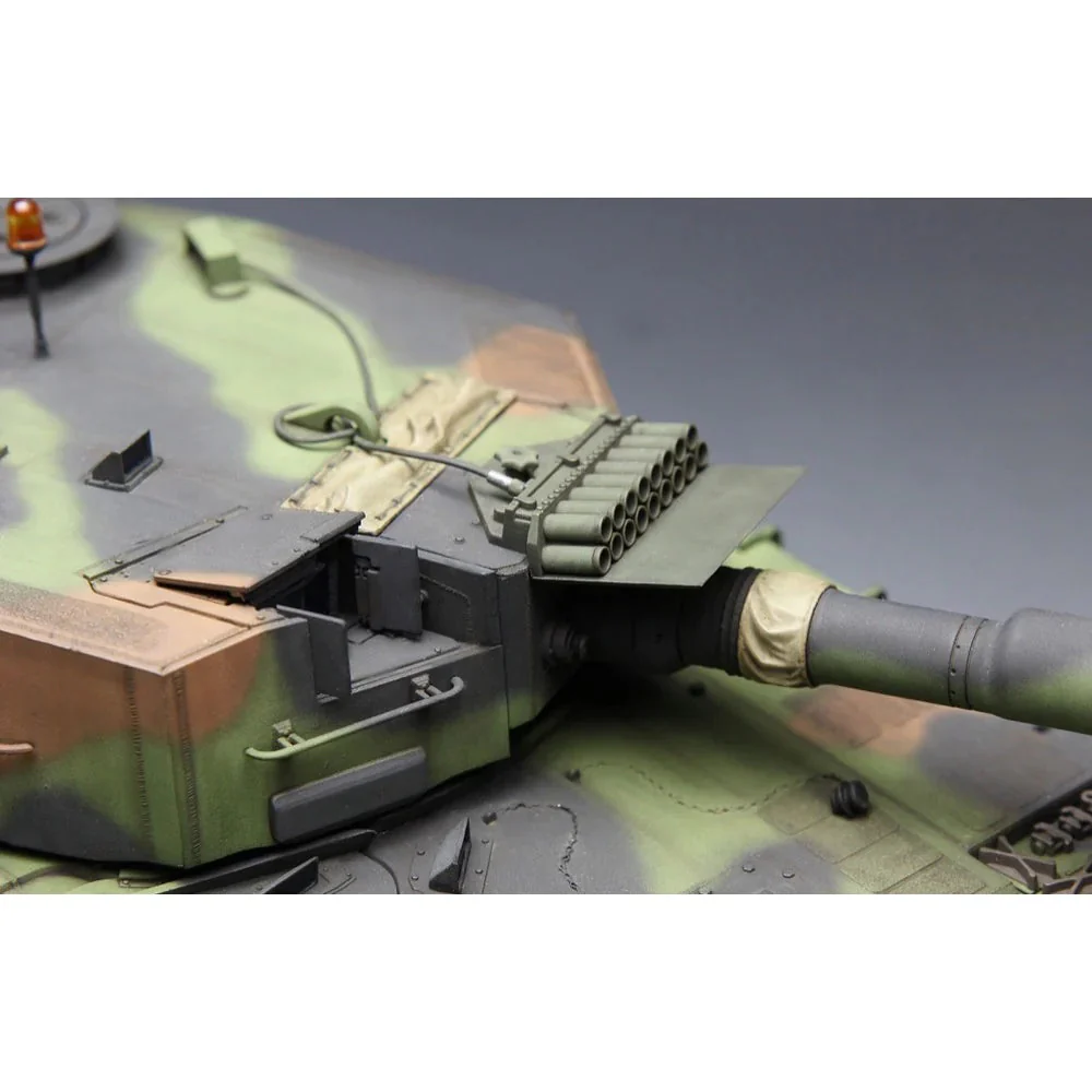 Meng 1/35 German Main Battle Tank Leopard 2 A4 - Image 6