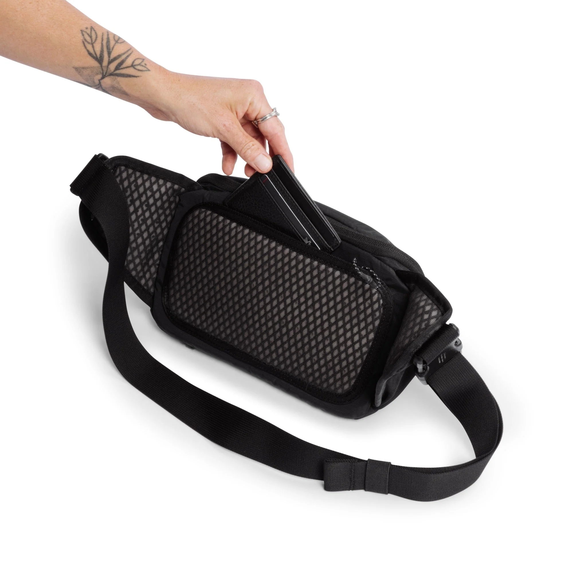 Moment - Slate 4L Camera Sling (Black) - Image 6