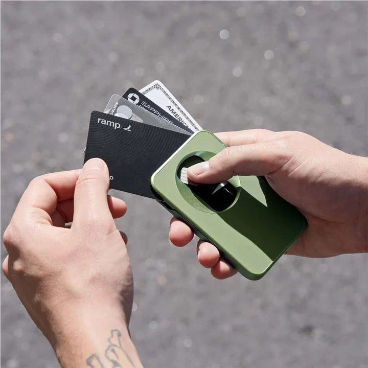 OhSnap! Grip MagSafe Wallet (Gator Fade) - Image 7