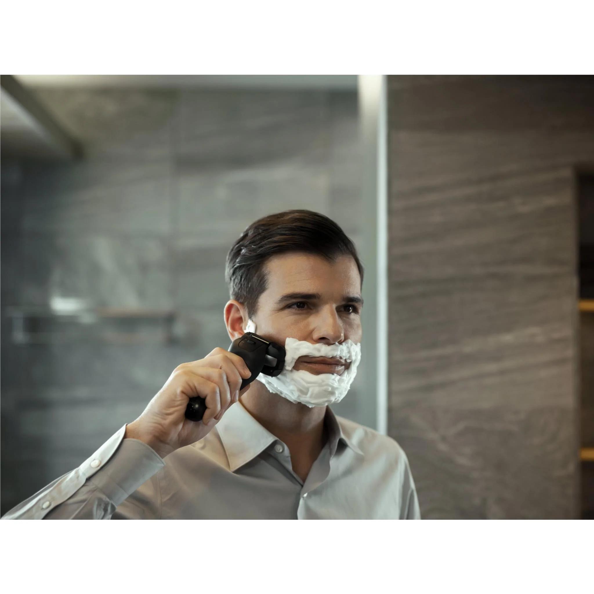 Panasonic 6-Blade Wet/Dry Sensor Shaver with Clean/Charge Station - Image 13