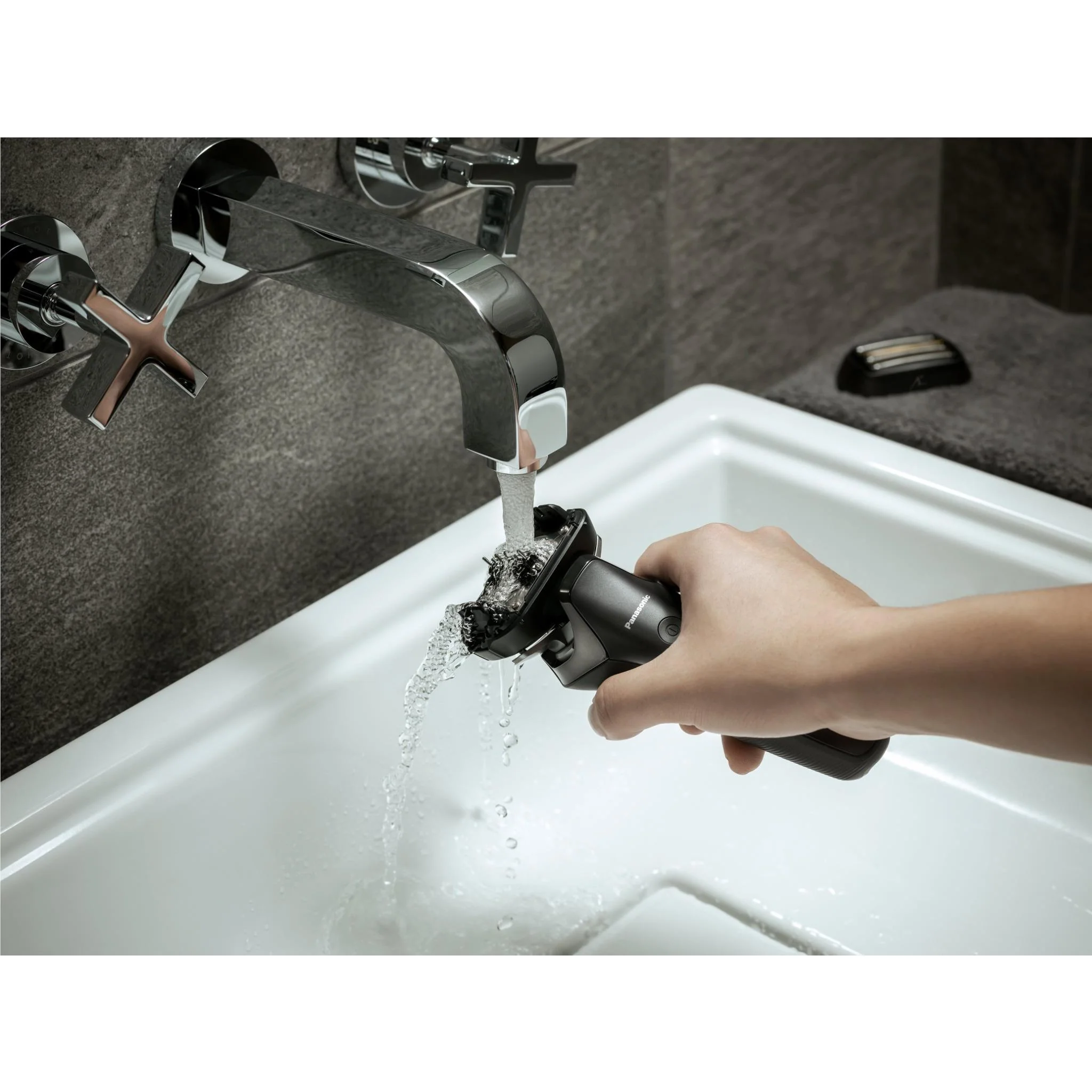 Panasonic 6-Blade Wet/Dry Sensor Shaver with Clean/Charge Station - Image 15