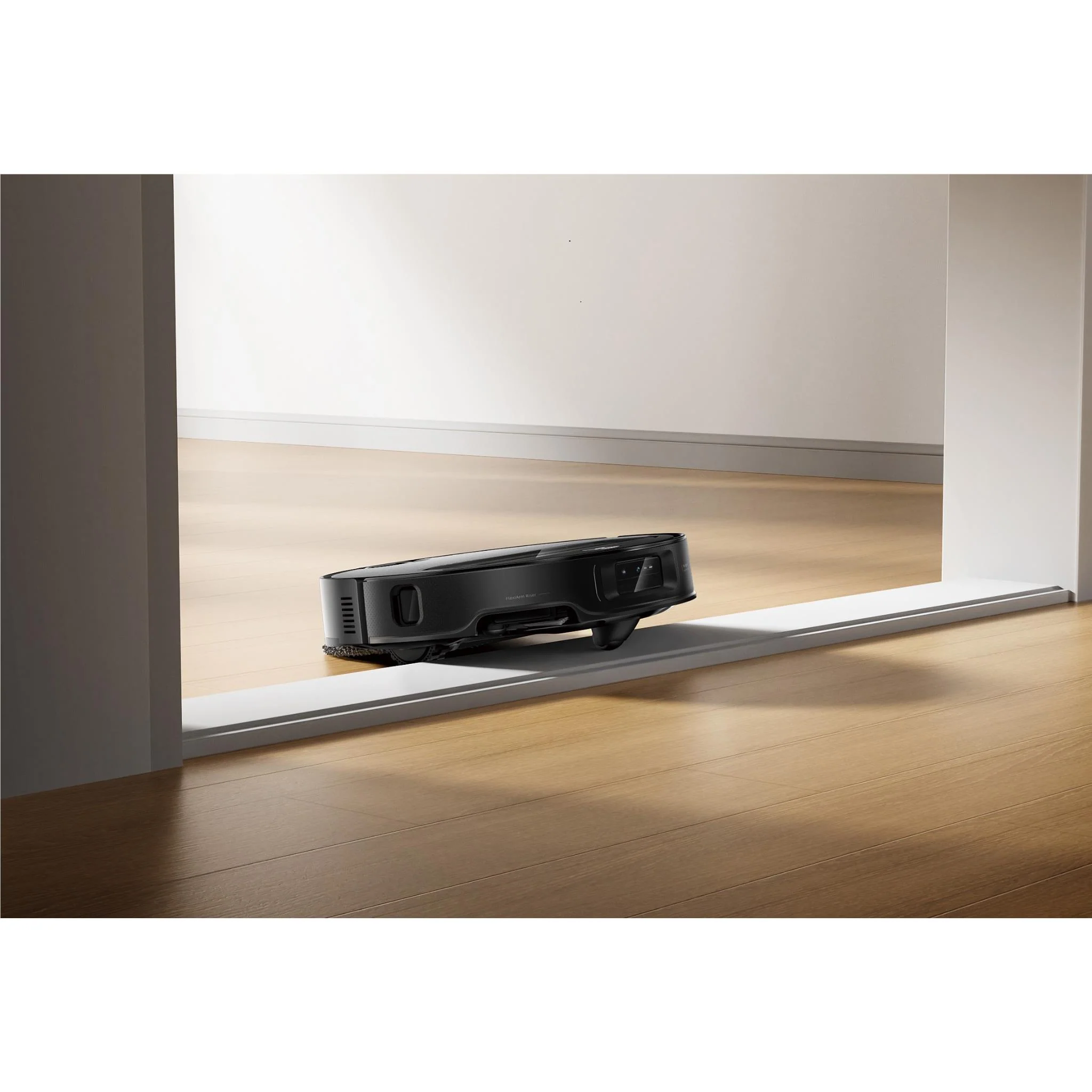 Roborock Saros Z70 Robot Vacuum with OmniGrip Mechanical Arm (Black) - Image 13