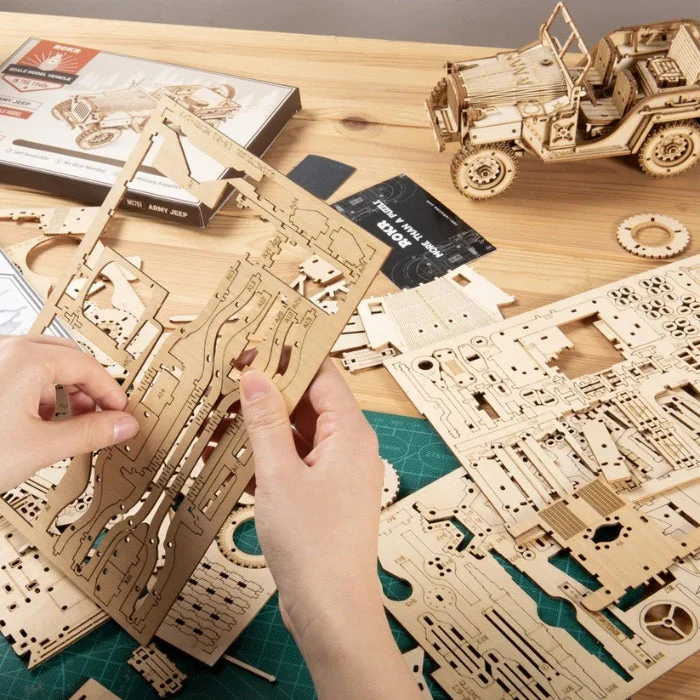 Robotime DIY 1/18 Army Field Car - Image 5