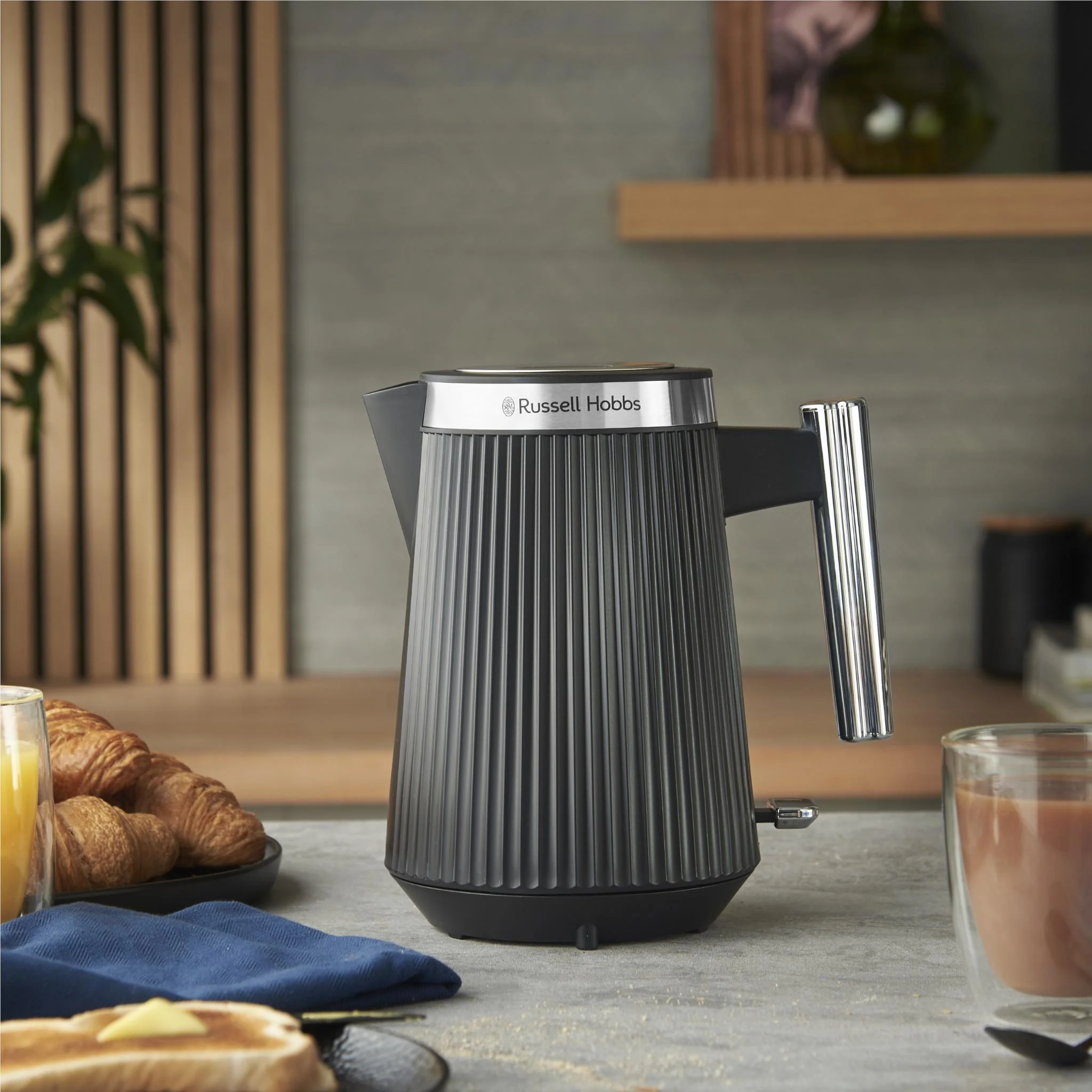 Russell Hobbs Bronte 1.7L Kettle (Black) - Image 2