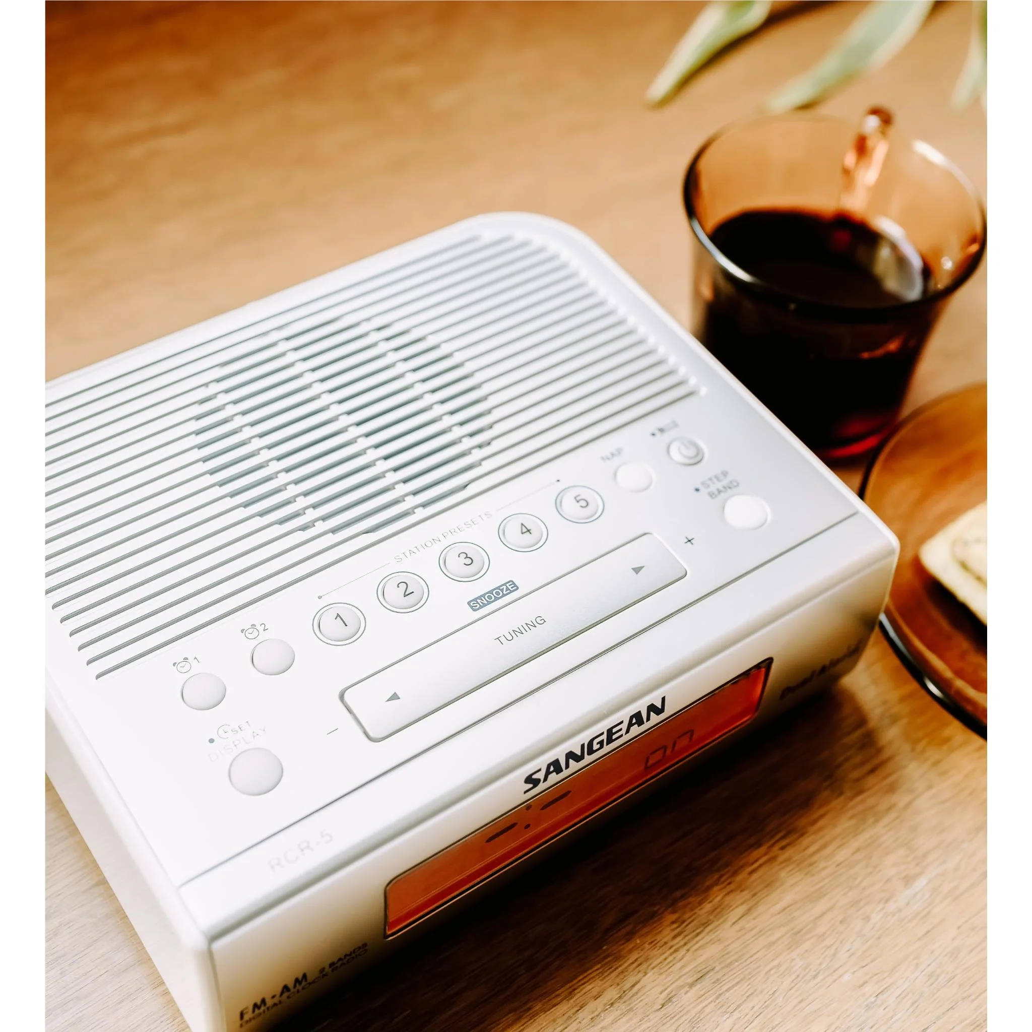 Sangean RCR-5 AM/FM Clock Radio (White) - Image 9