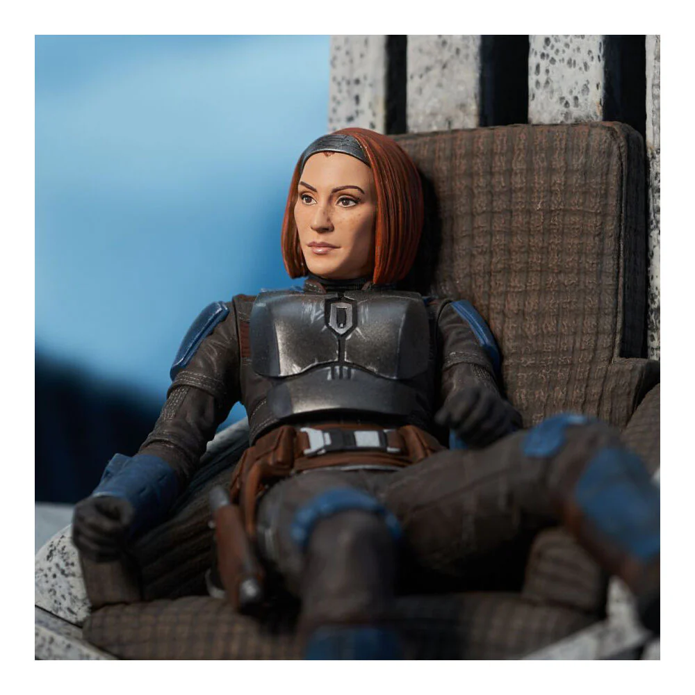 Star Wars Mandalorian Bo-Katan on Throne Statue Toy - Image 6