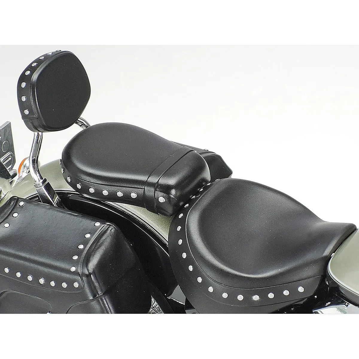 Tamiya 1/12 Yamaha XV1600 Road Star Customer Motorcycle Scaled Plastic Model Kit - Image 5