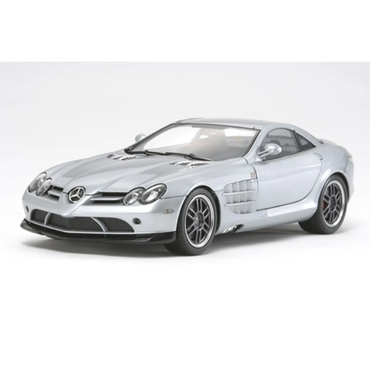 Tamiya 1/24 Mercedes-Benz SLR McLaren 722 Edition Scaled Plastic Model Kit - Image 2