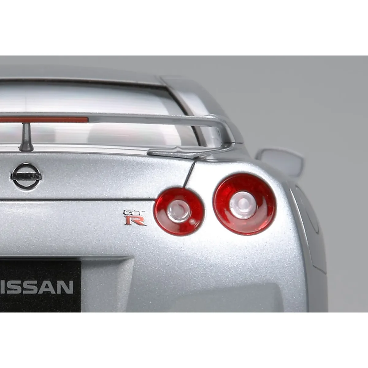 Tamiya 1/24 Nissan R35 GT-R Scaled Plastic Model Kit - Image 5