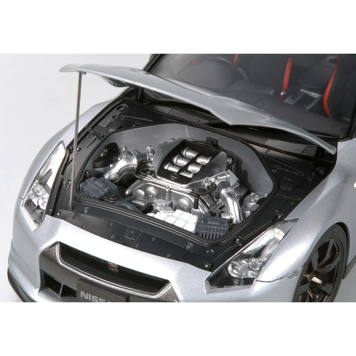 Tamiya 1/24 Nissan R35 GT-R Scaled Plastic Model Kit - Image 6