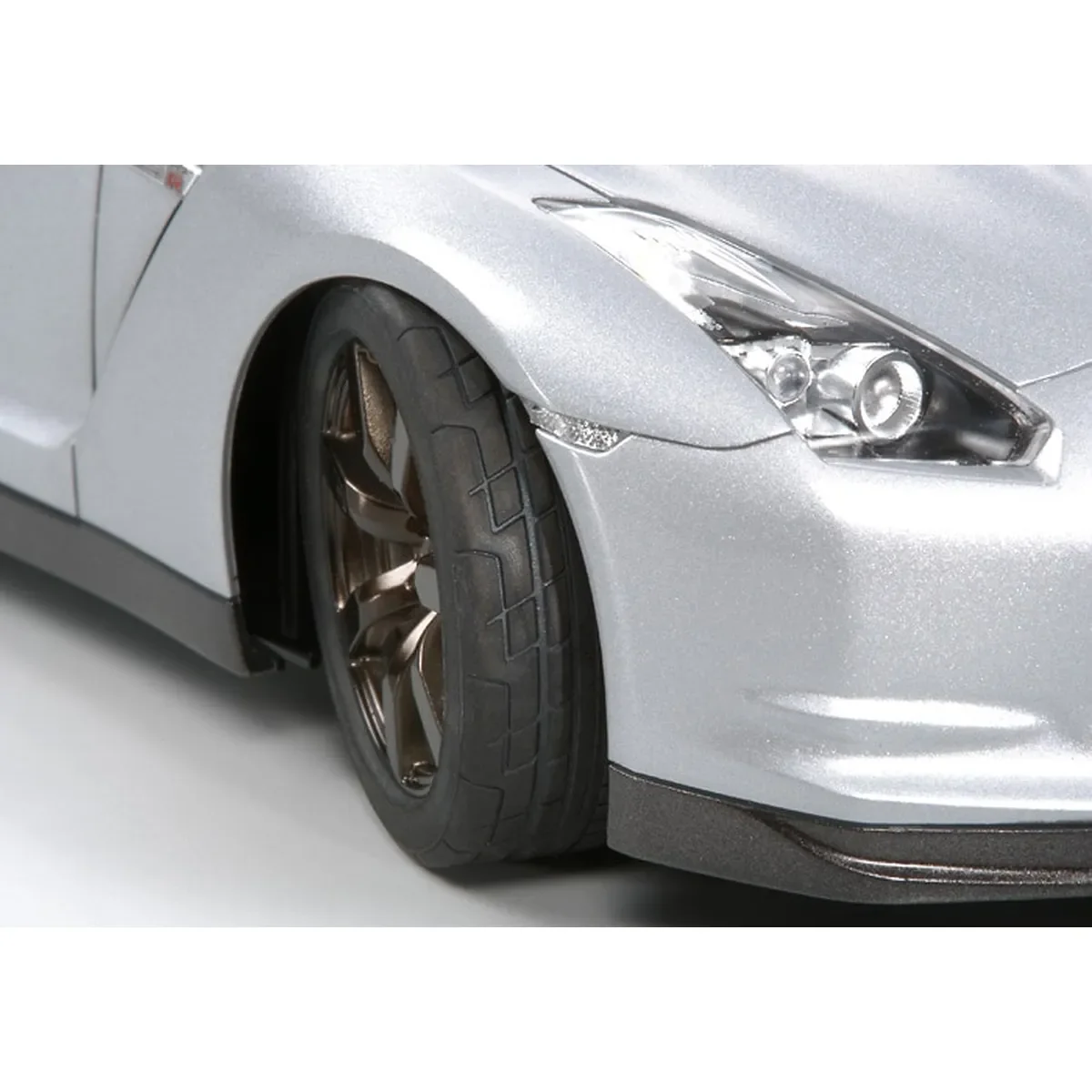 Tamiya 1/24 Nissan R35 GT-R Scaled Plastic Model Kit - Image 8