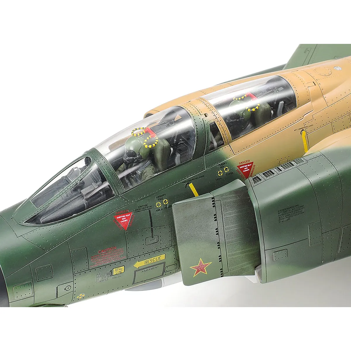 Tamiya 1/32 McDonnell Douglas F-4C/D Phantom II Jet Scaled Plastic Model Kit - Image 4
