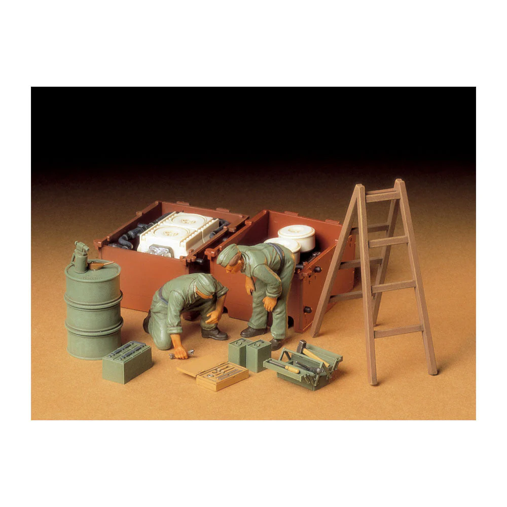 Tamiya 1/35 German Tank Engine Maintenance Crew - Image 2