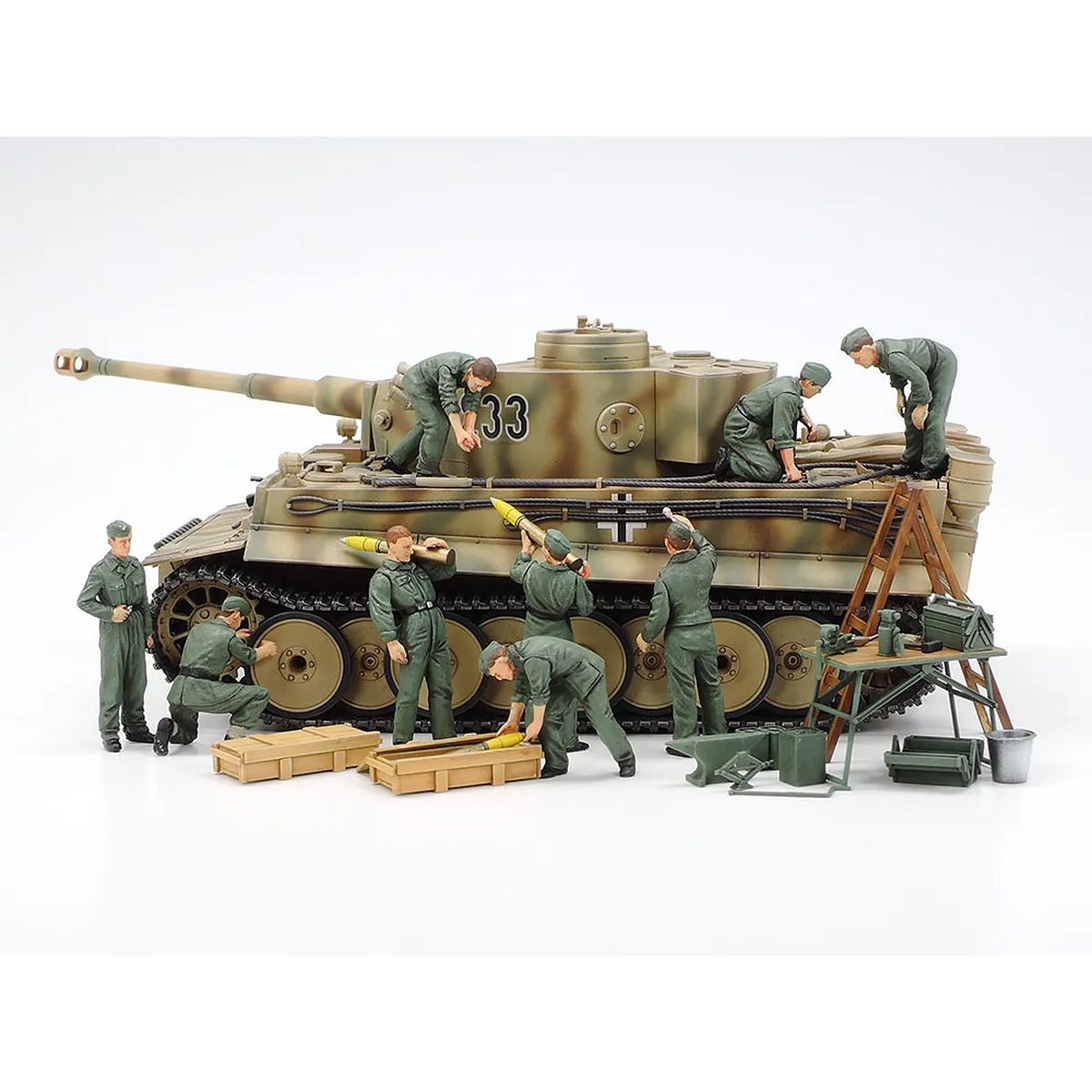 Tamiya 1/48 German WWII Tank Crew/Field Maintenance Set Scaled Plastic Model Kit - Image 2