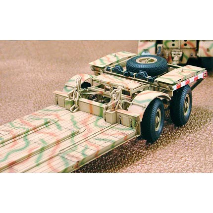 Tamiya 135 German 18T Heavy HalfTrack FAMO and Tank Transporter Sd.Ah.116 - Image 5