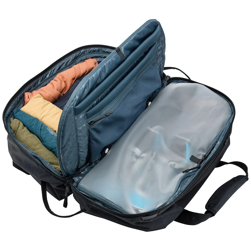 THULE Aion Travel Gym Wet Gear Duffel Bag with Laptop Compartment 35L Black - Image 6