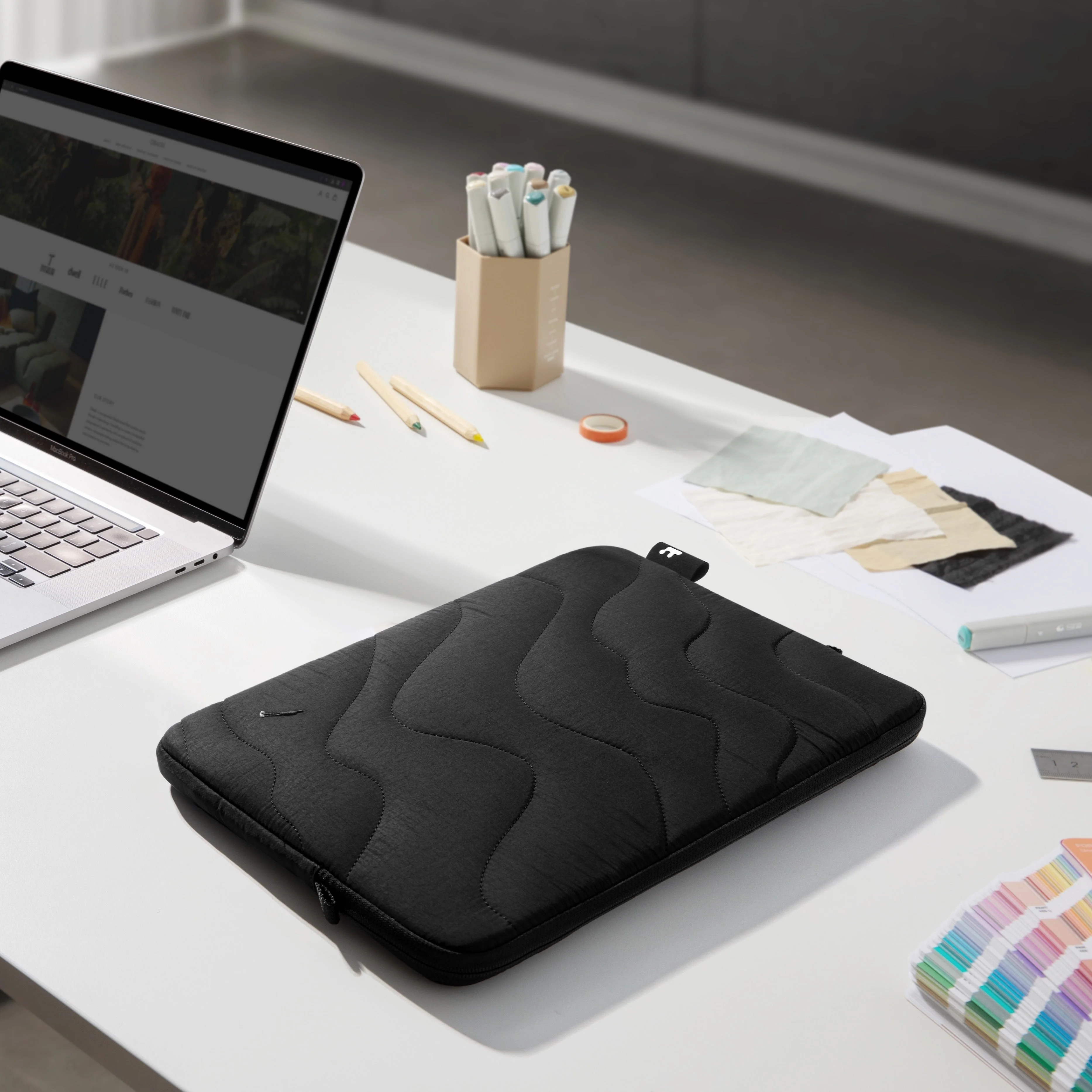 tomtoc Terra-A27 14" Laptop Sleeve (Black) - Image 5