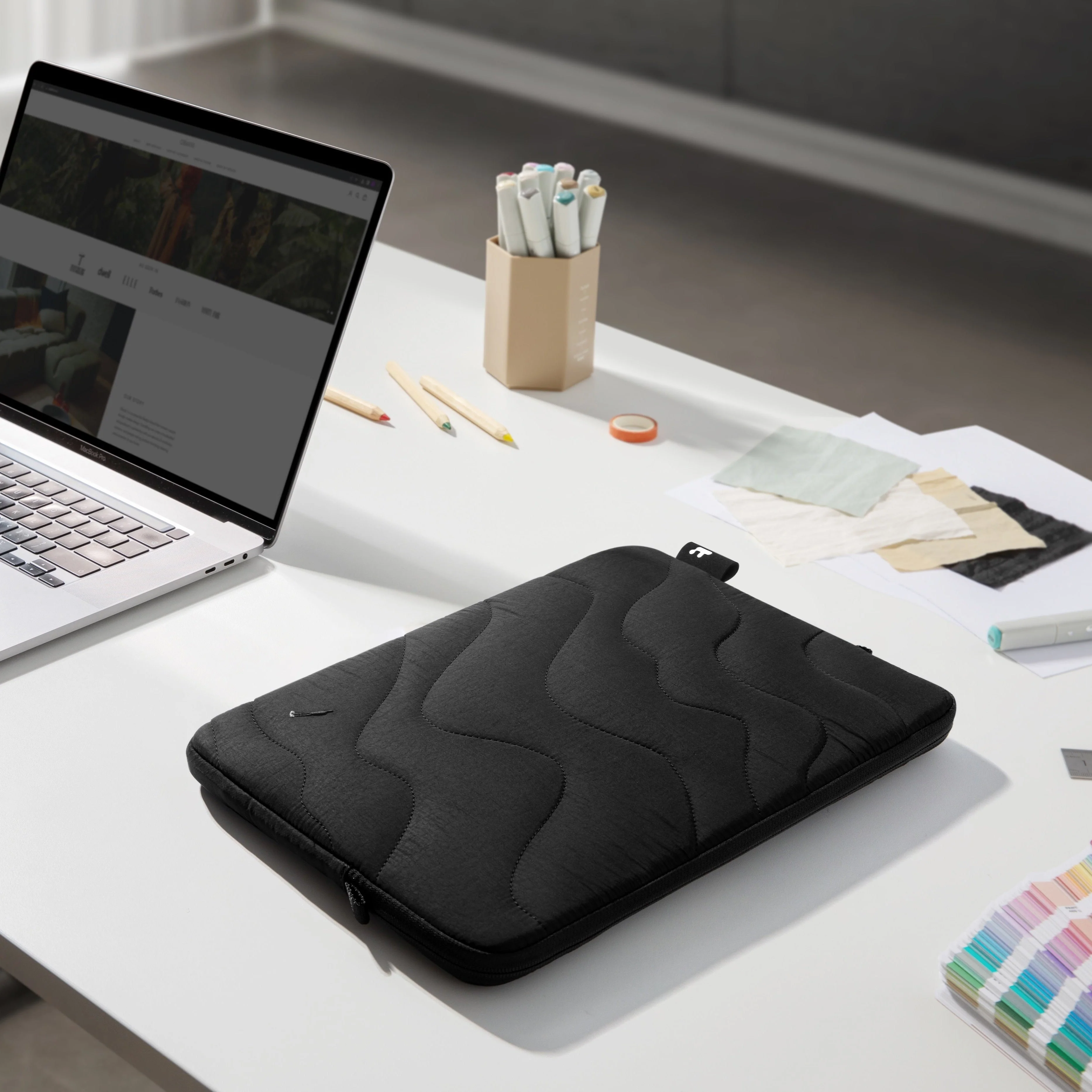 tomtoc Terra-A27 16" Laptop Sleeve (Black) - Image 5