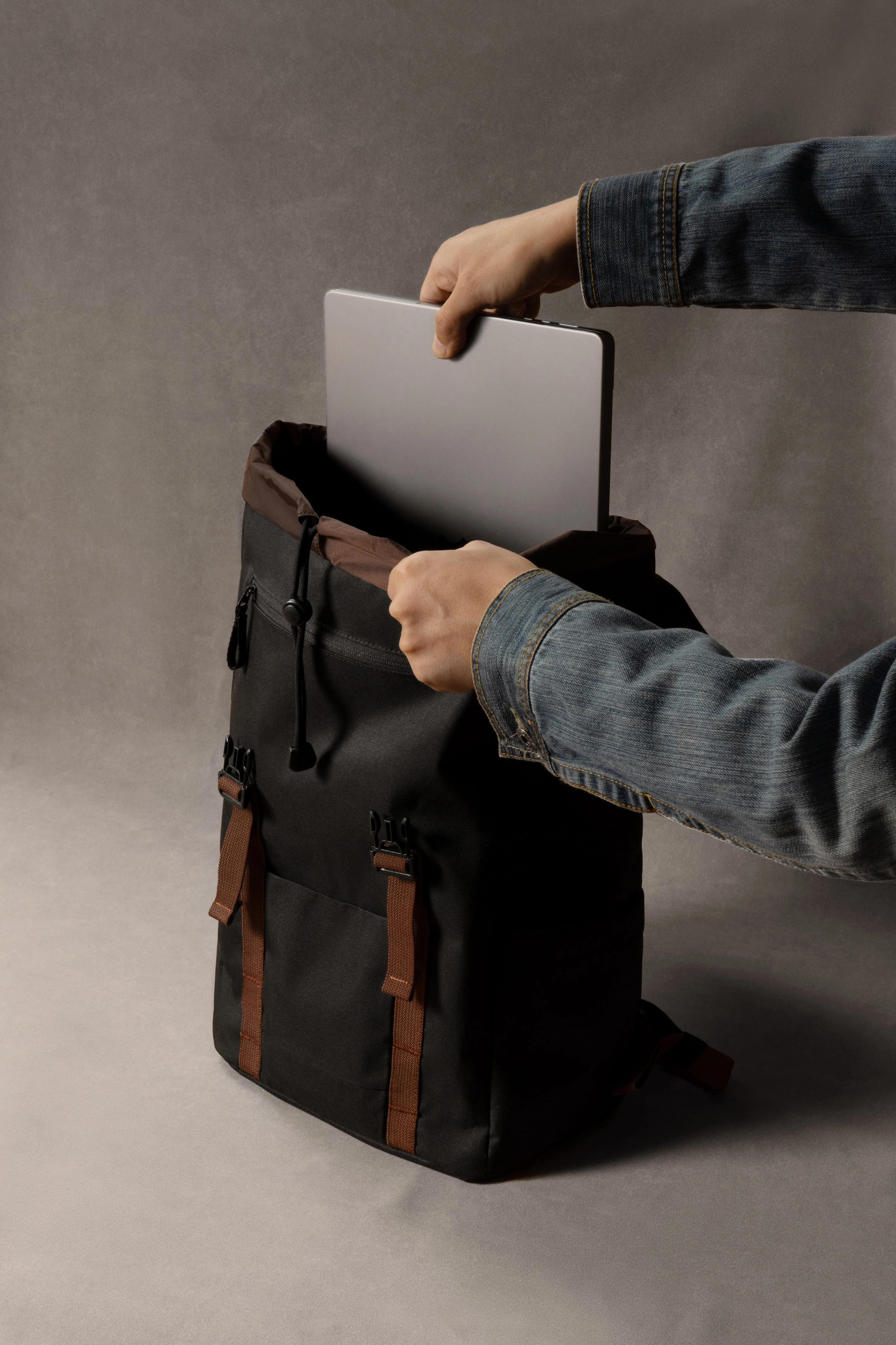Tomtoc VintPack Laptop Backpack 15.6" (Black) - Image 4